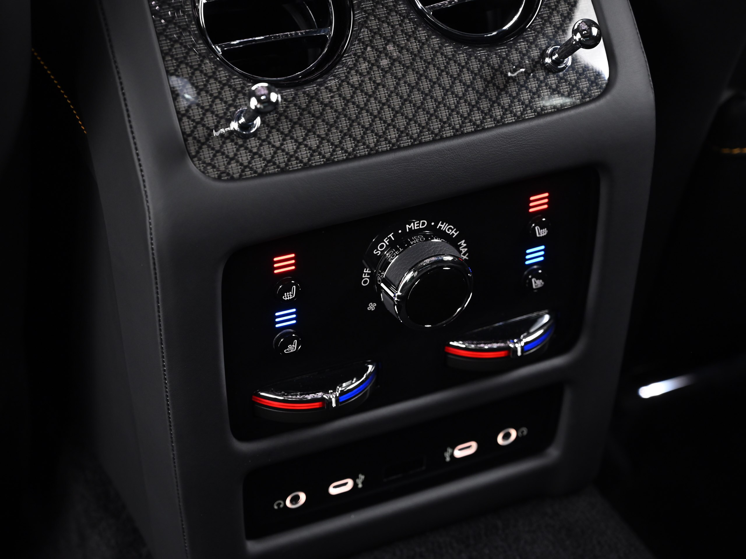 Rolls-Royce Black Badge Ghost Series II (photo: 22)