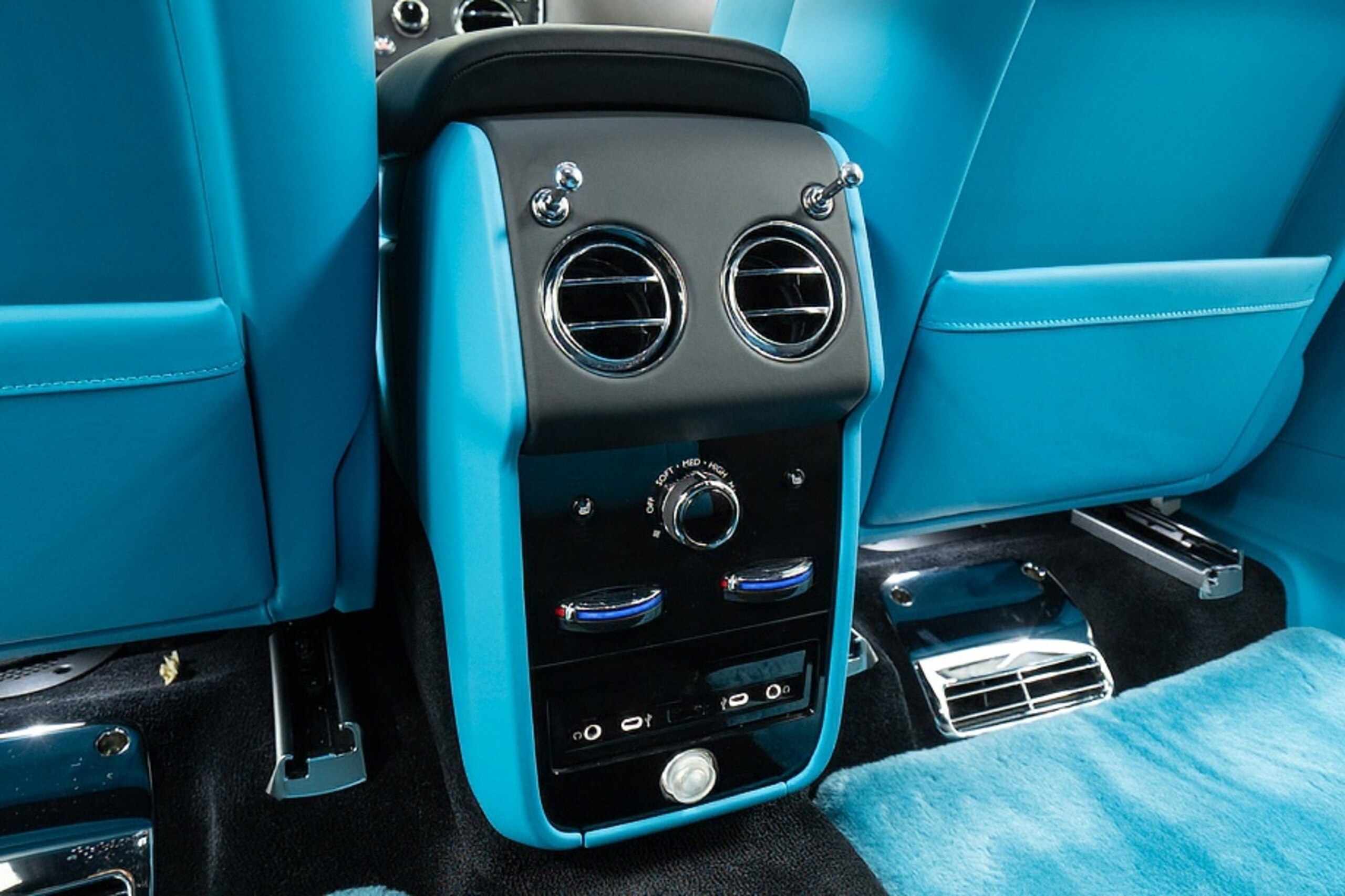 Rolls-Royce Cullinan (photo: 23)
