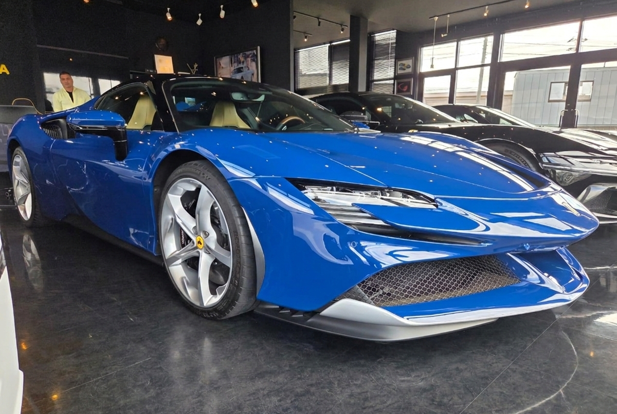 Ferrari SF90 Spider Tailor Made (photo: 1)