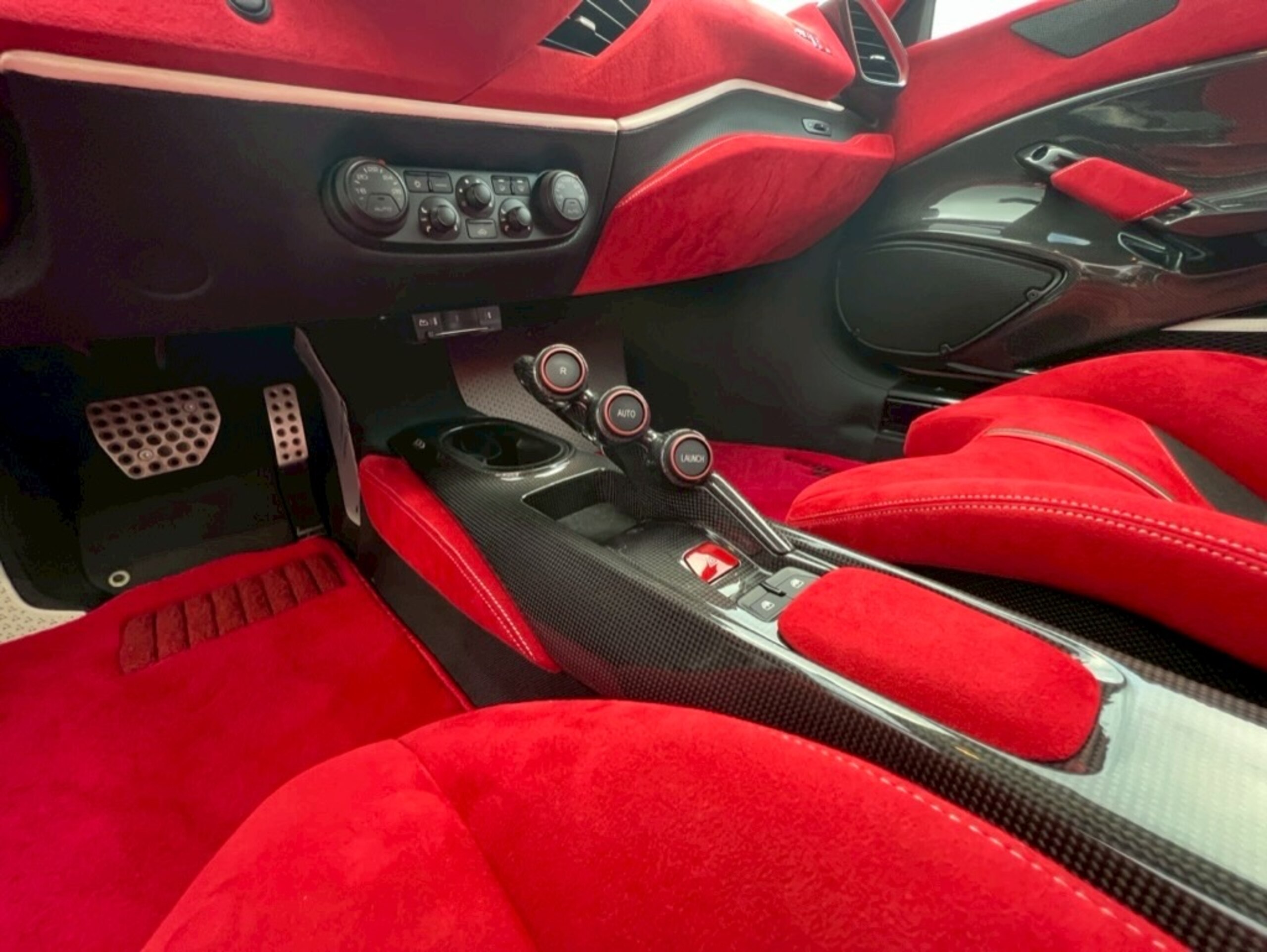Ferrari 488 Pista (photo: 17)