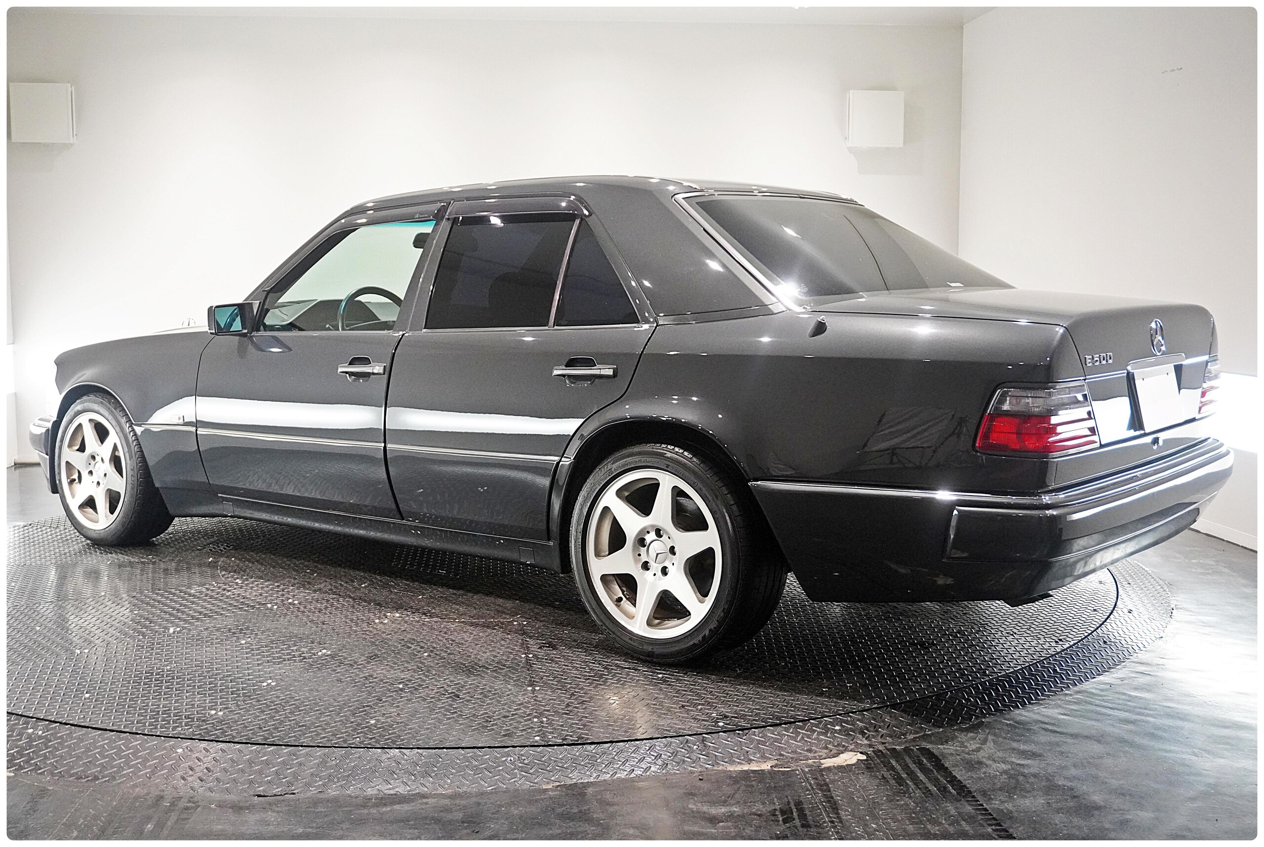 Mercedes Benz 500E (photo: 6)
