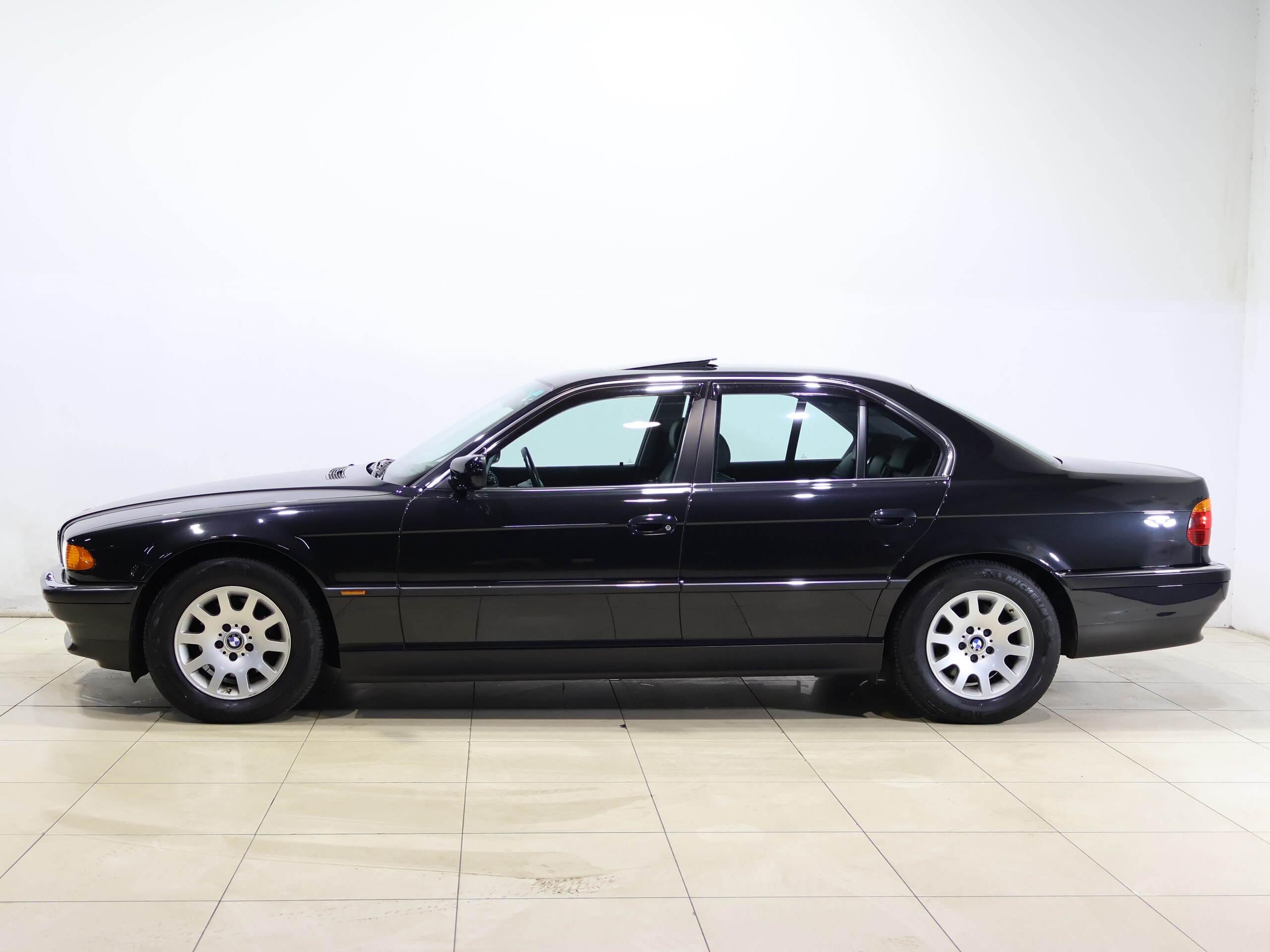 BMW 735i (photo: 4)