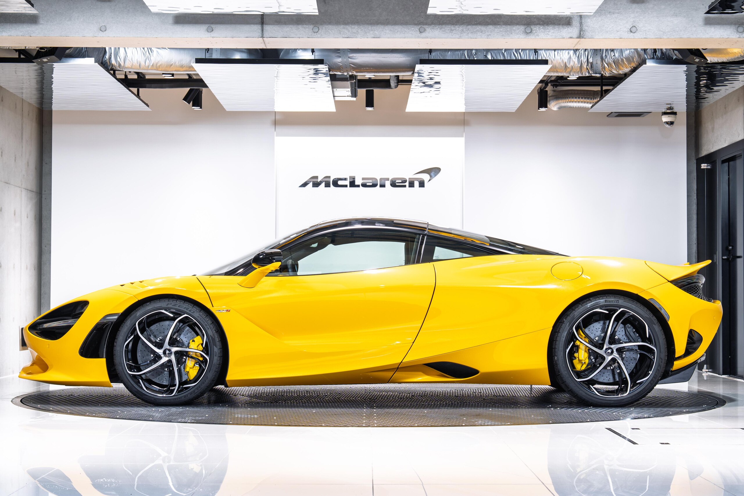 McLaren 750S (photo: 8)