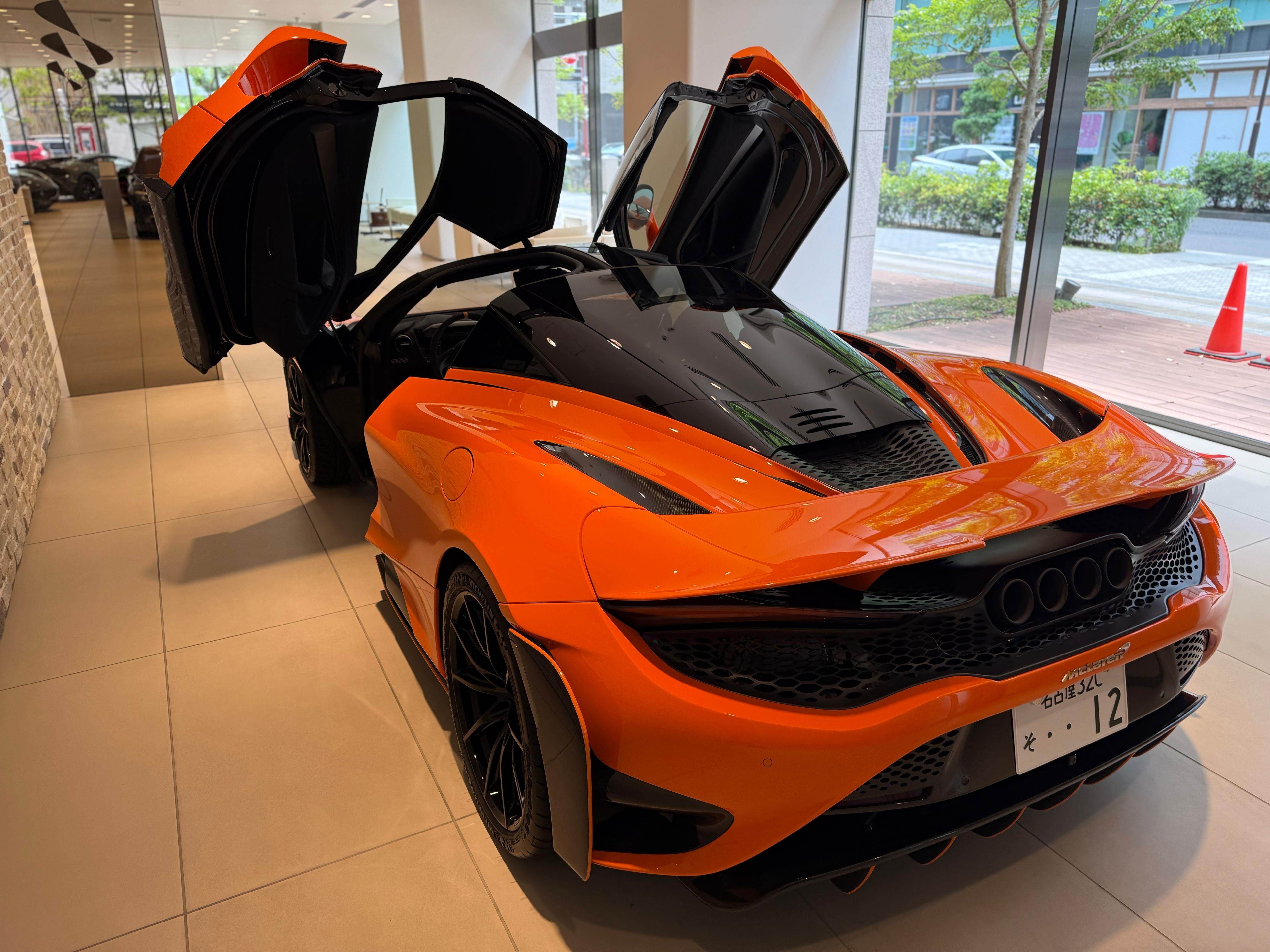 McLaren 765LT (photo: 2)