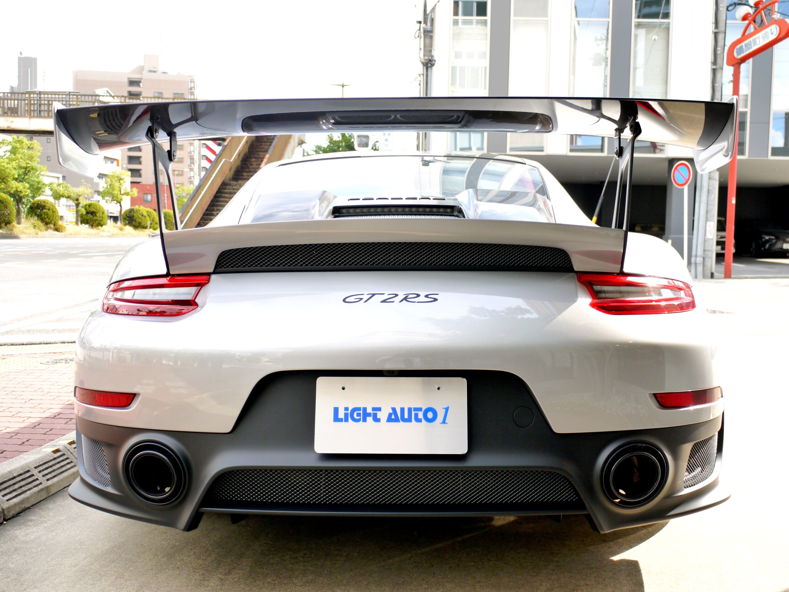 Porsche 911 GT2 RS (photo: 4)