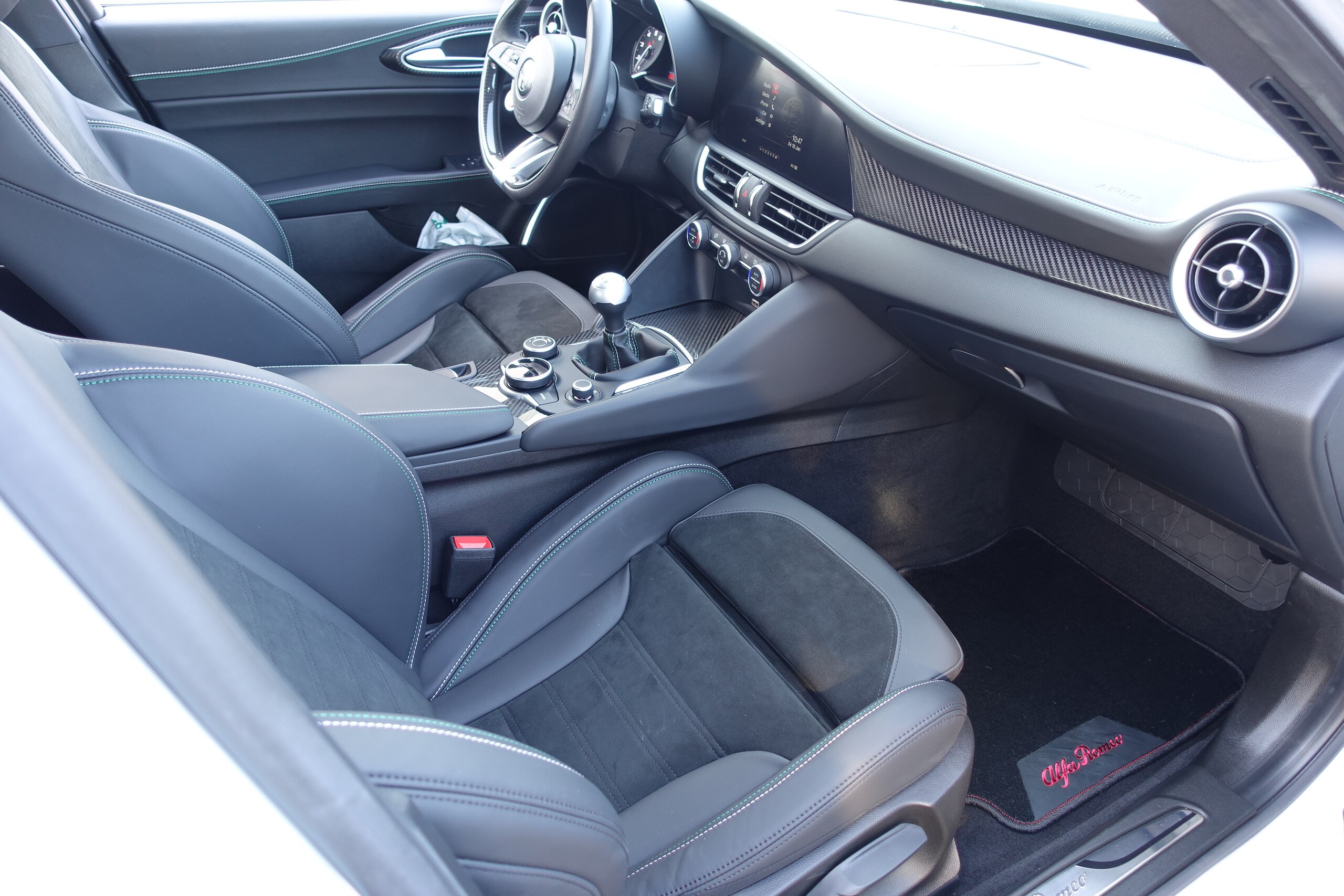 Alfa Romeo Giulia Quadrifoglio (photo: 12)