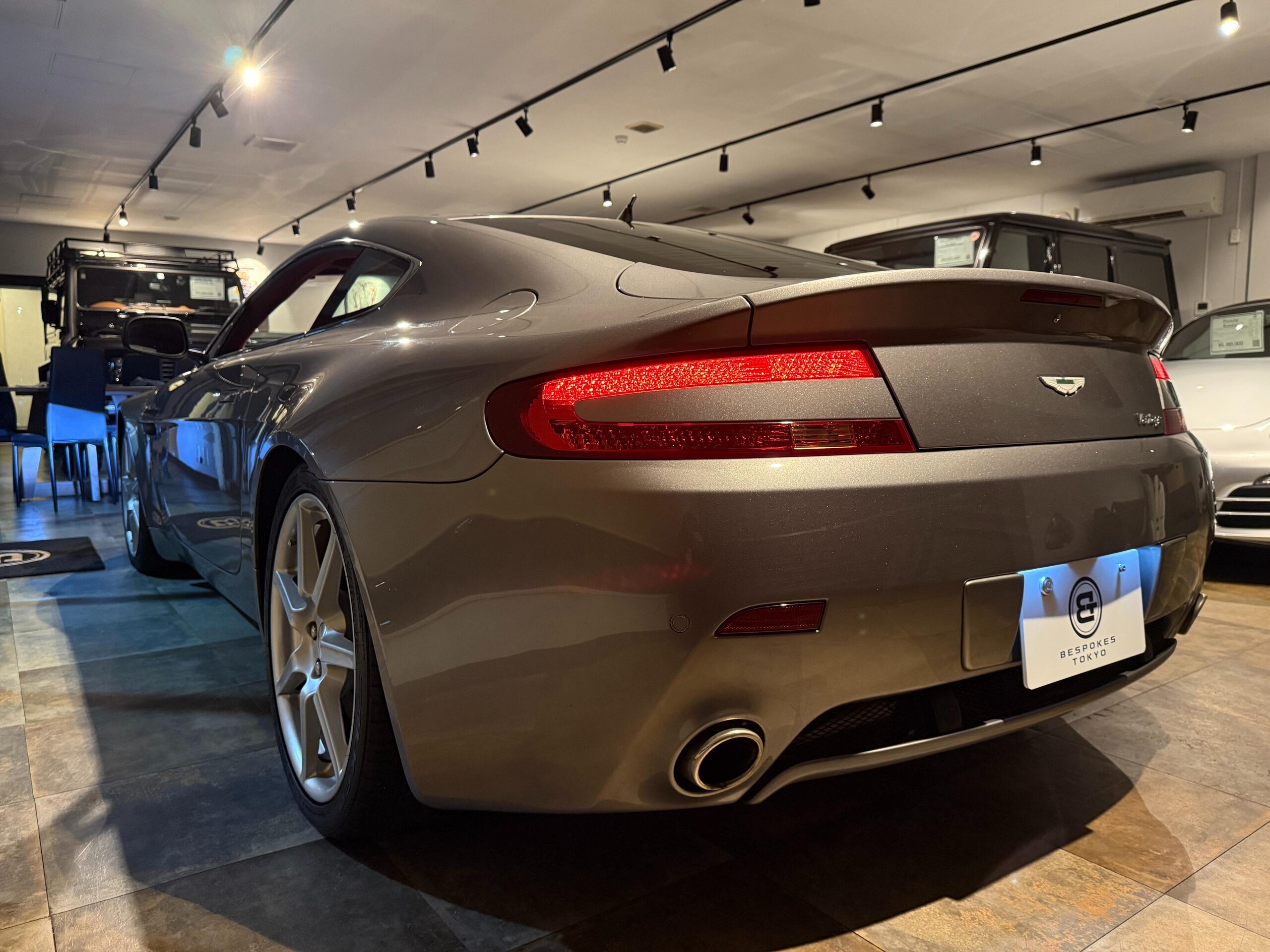 Aston Martin V8 Vantage (photo: 3)