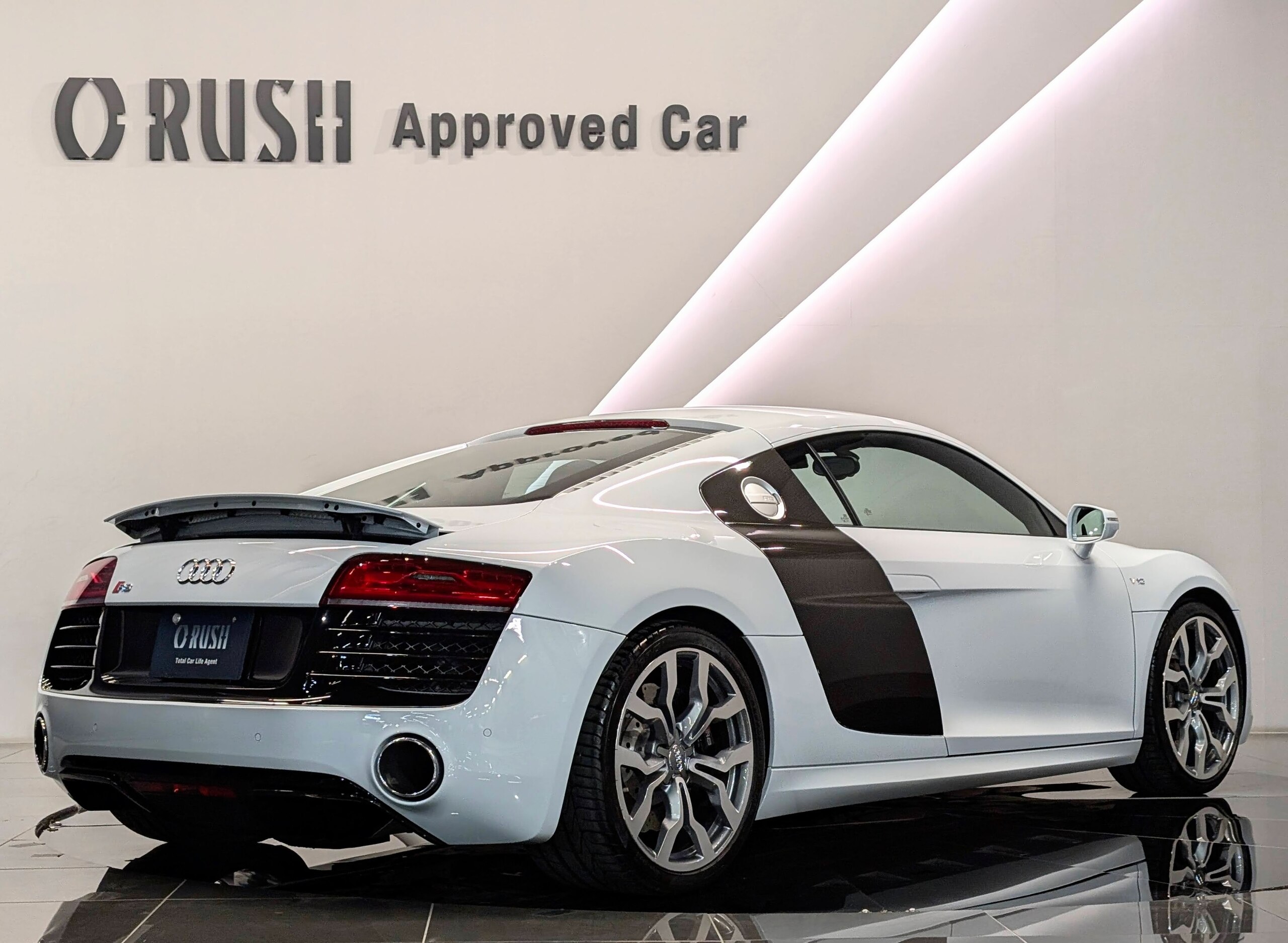 Audi R8 5.2 FSI Quattro (photo: 2)