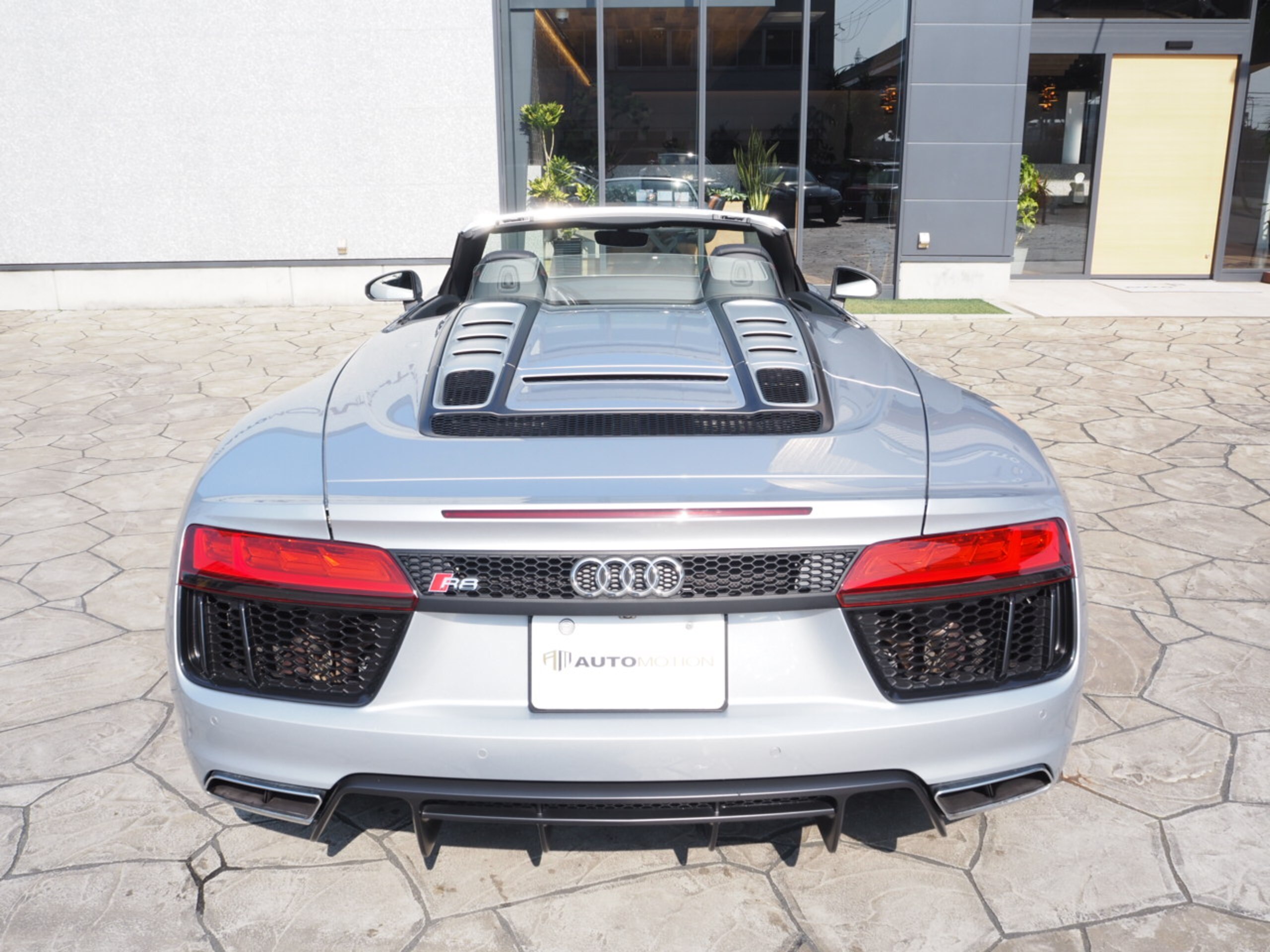 Audi R8 Spyder (photo: 2)