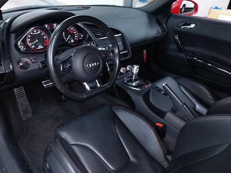 Audi R8 Spyder (photo: 4)