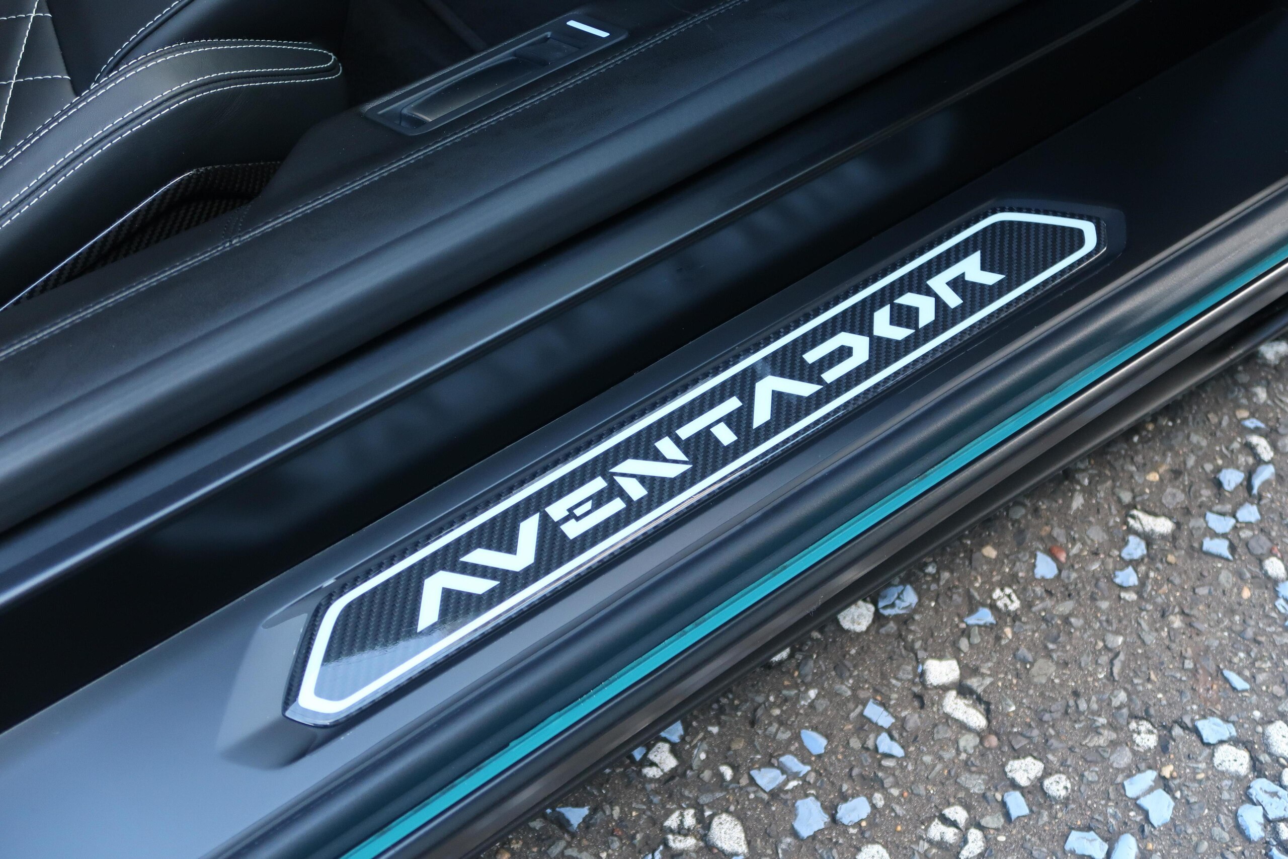 Lamborghini Aventador LP700-4 (photo: 15)