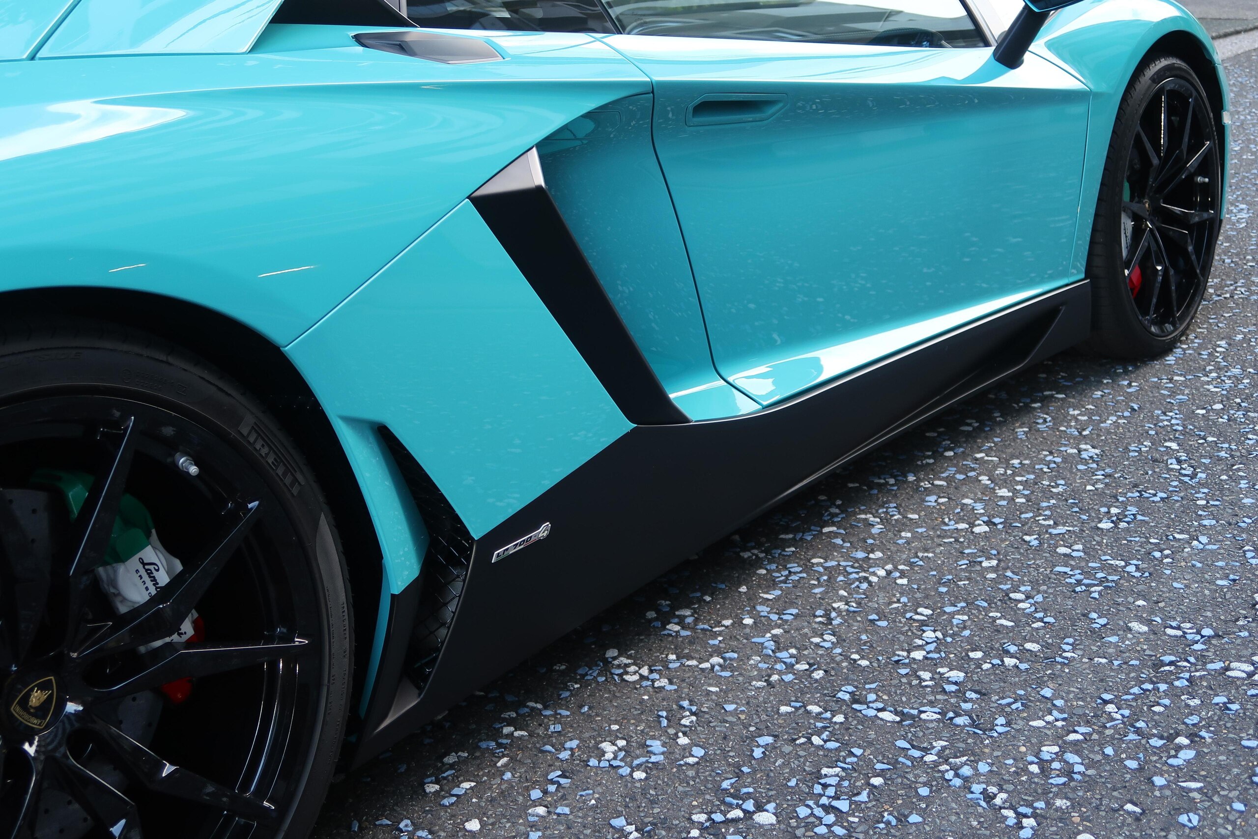 Lamborghini Aventador LP700-4 (photo: 18)