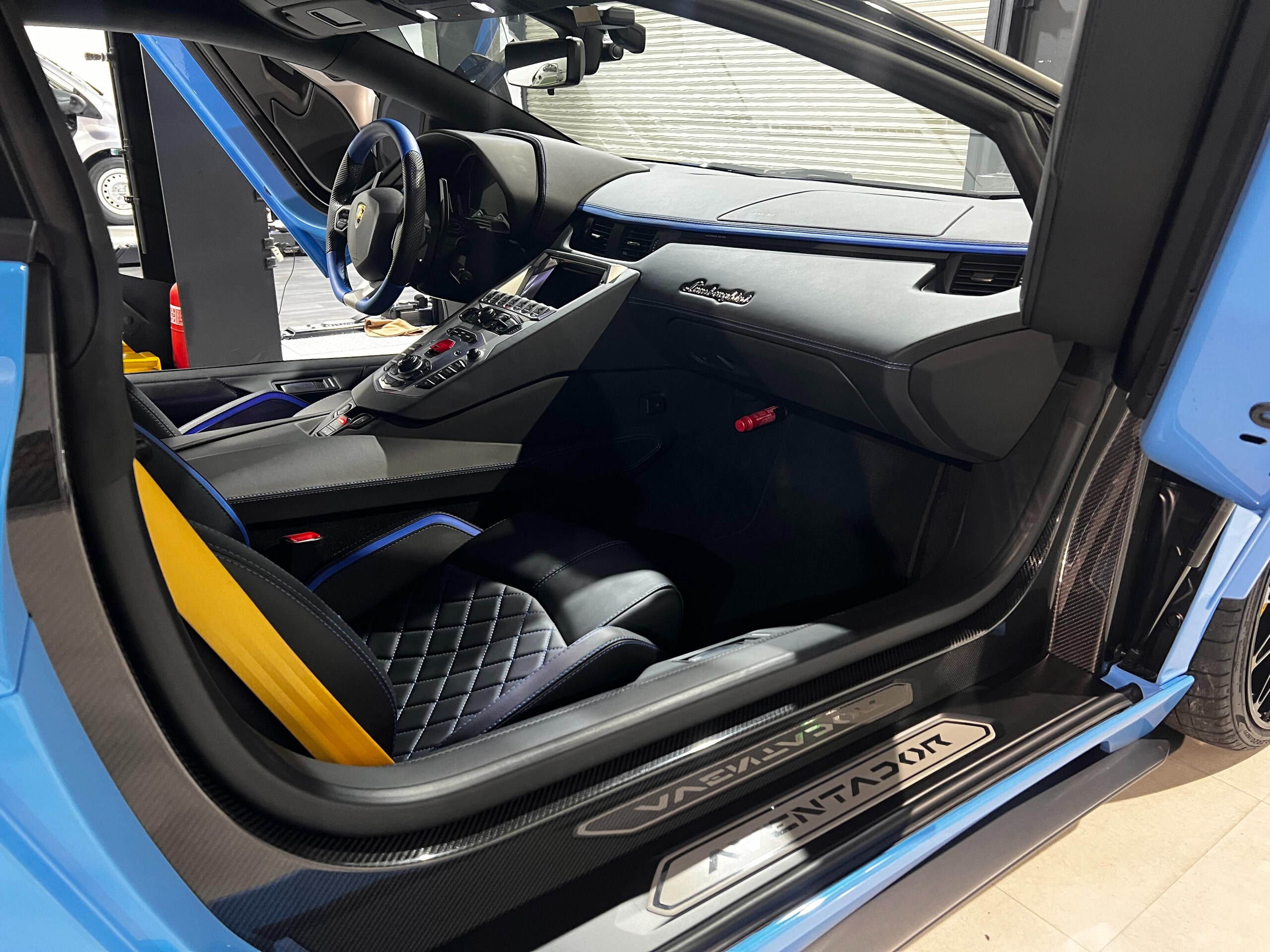 Lamborghini Aventador S (photo: 11)