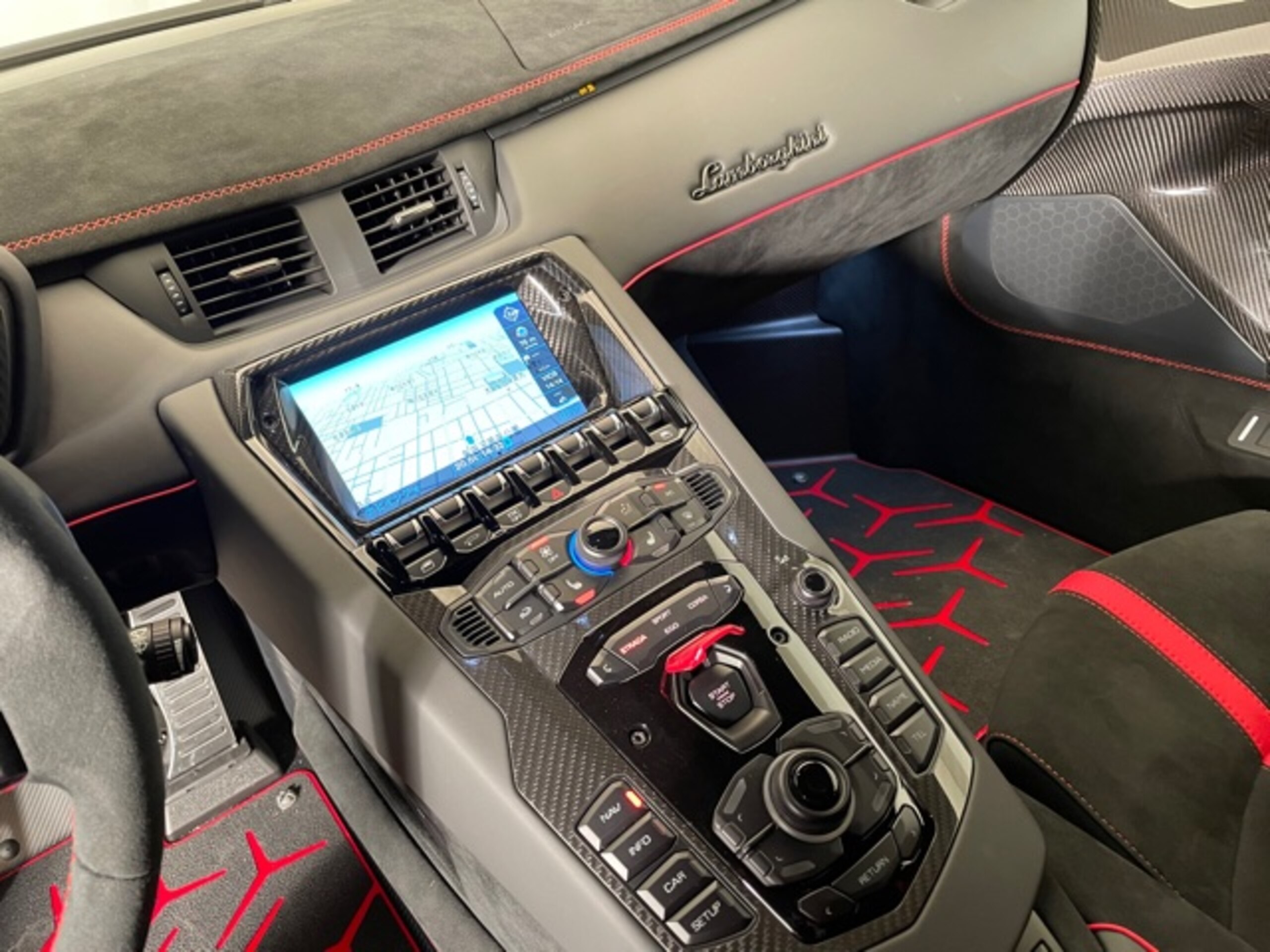 Lamborghini Aventador SVJ (photo: 14)