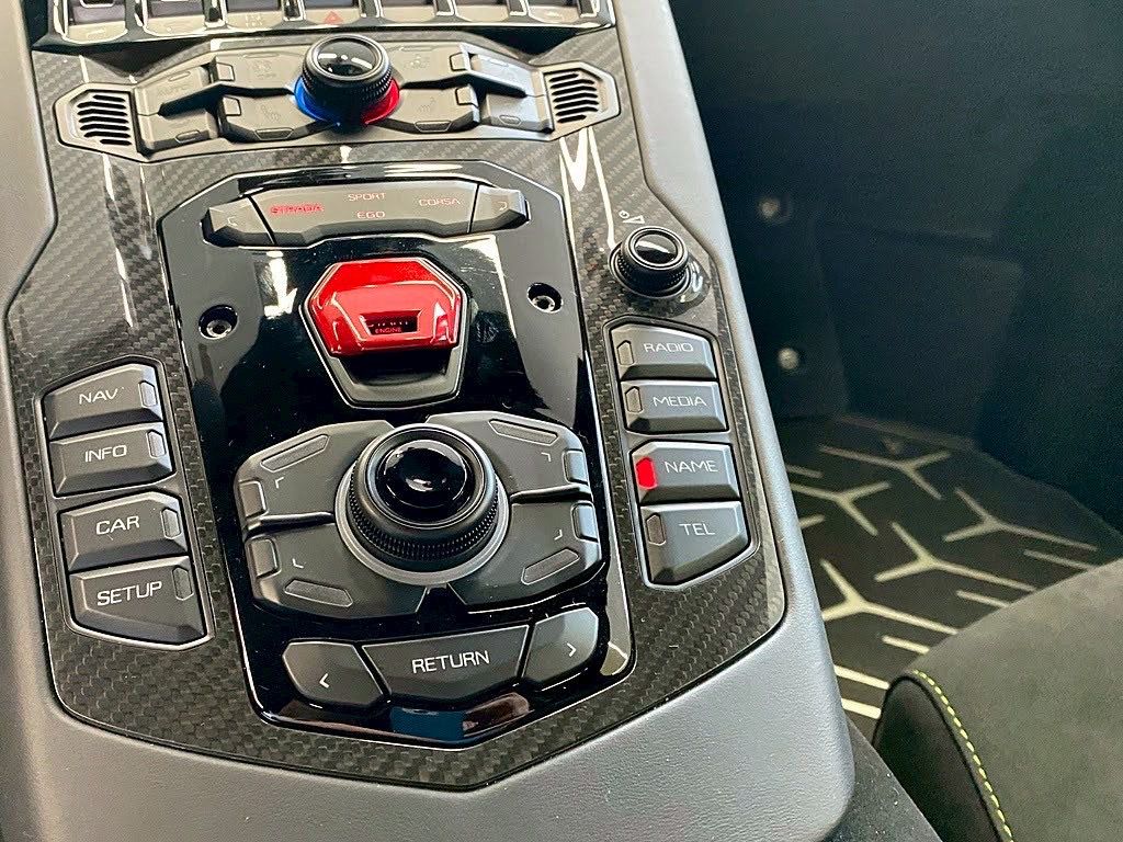 Lamborghini Aventador SVJ Roadster (photo: 16)