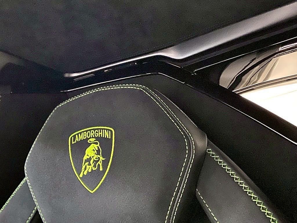 Lamborghini Aventador SVJ Roadster (photo: 10)