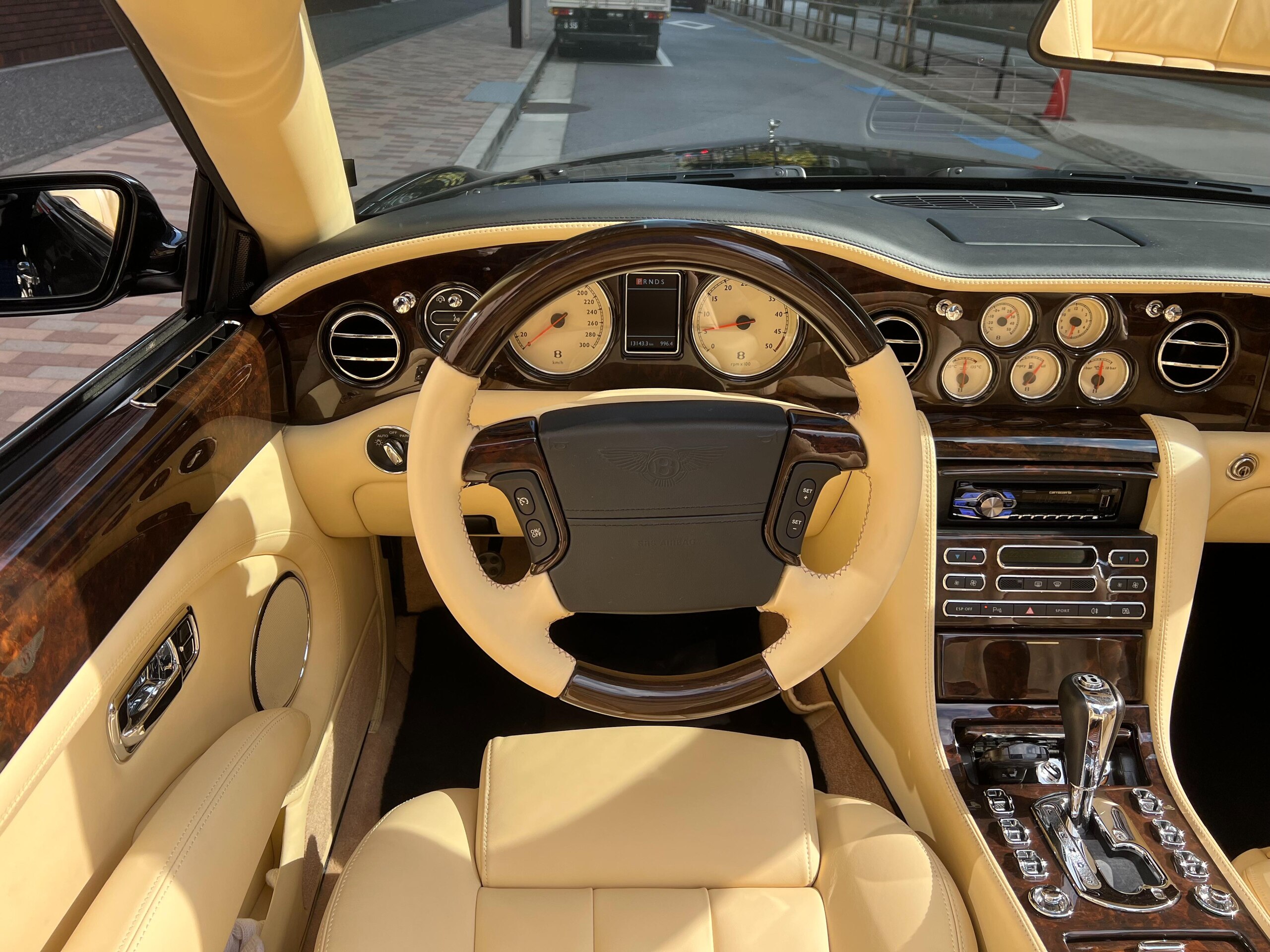 Bentley Azure (photo: 10)