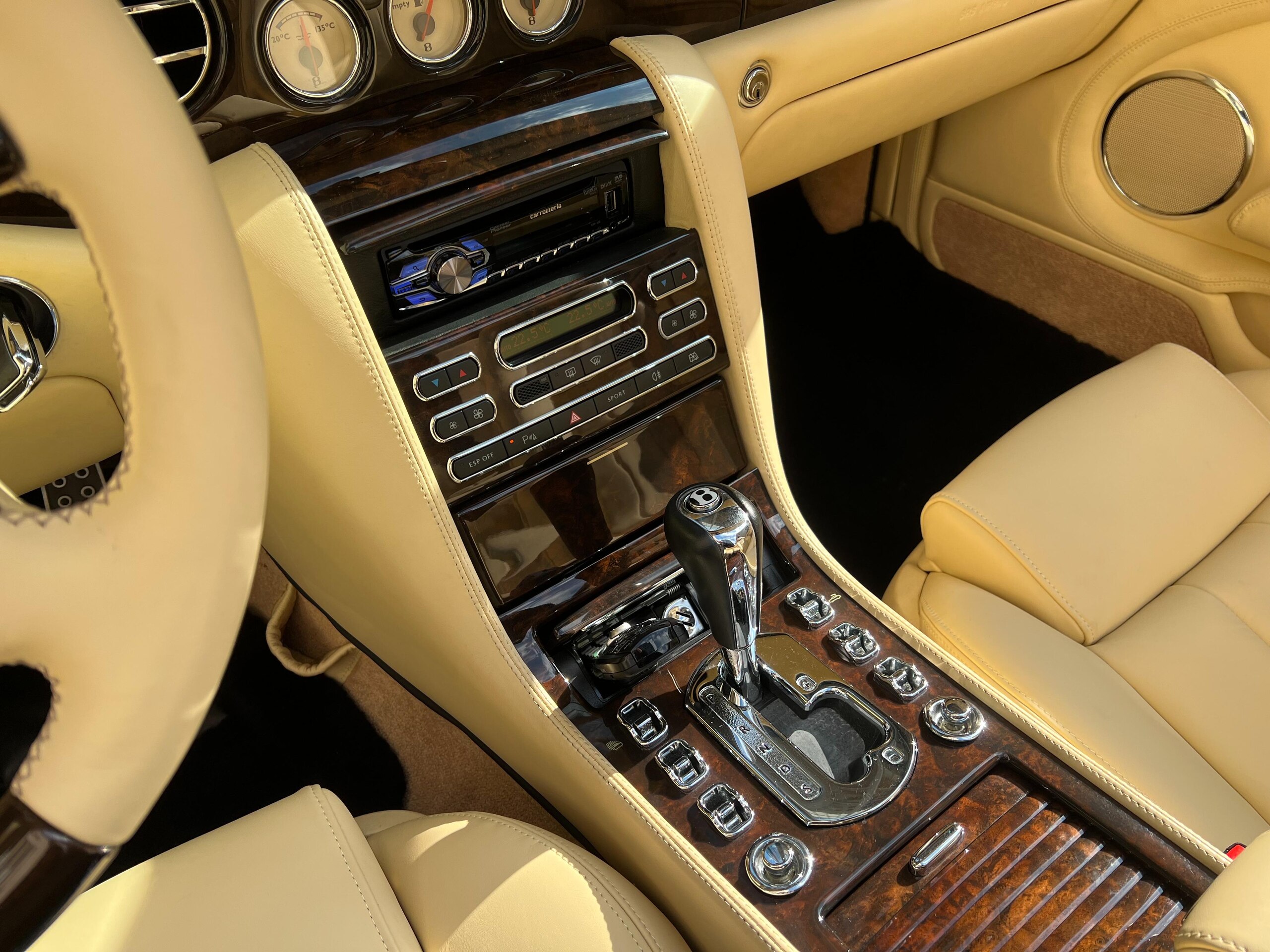 Bentley Azure (photo: 12)
