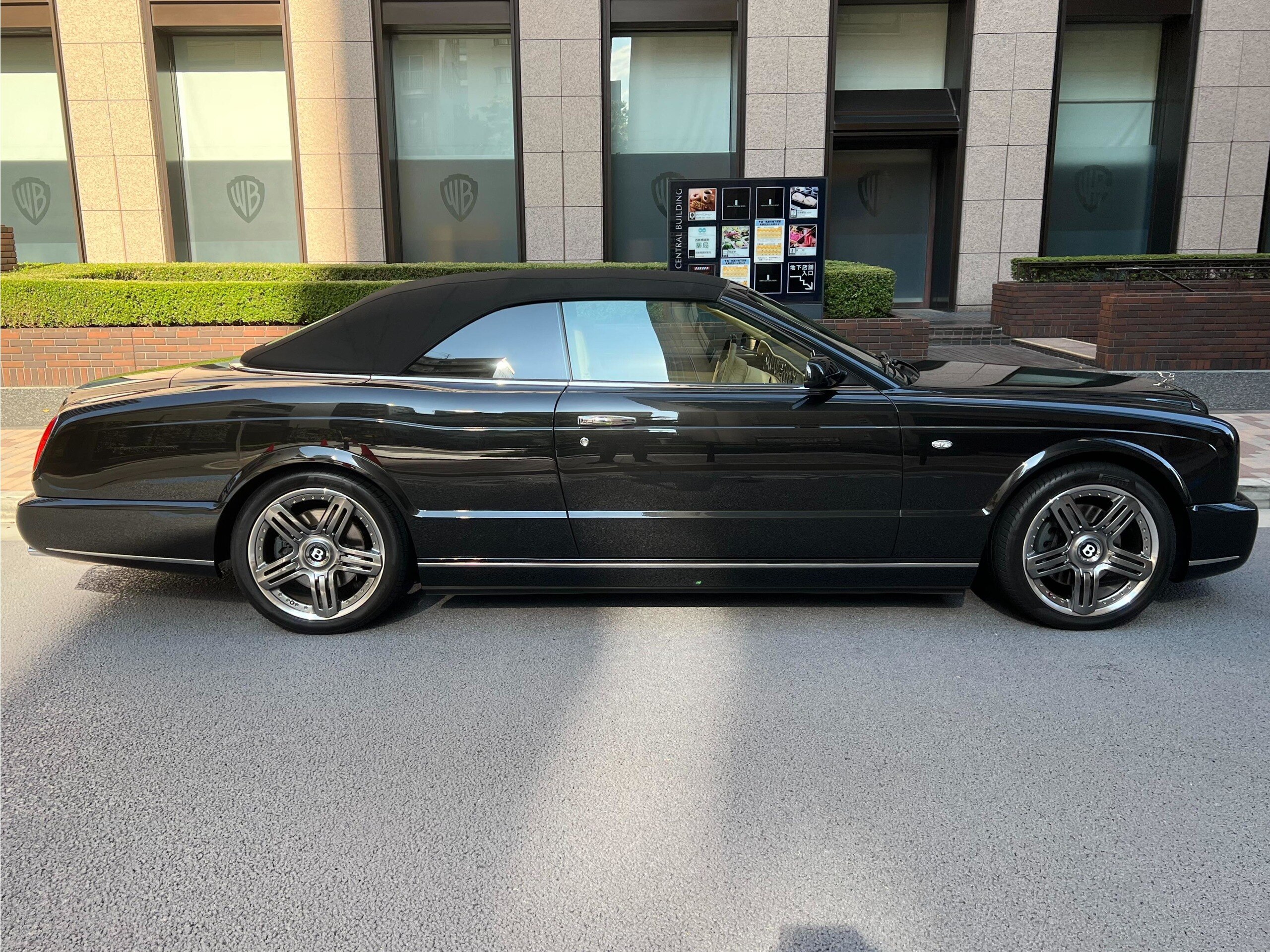 Bentley Azure (photo: 3)