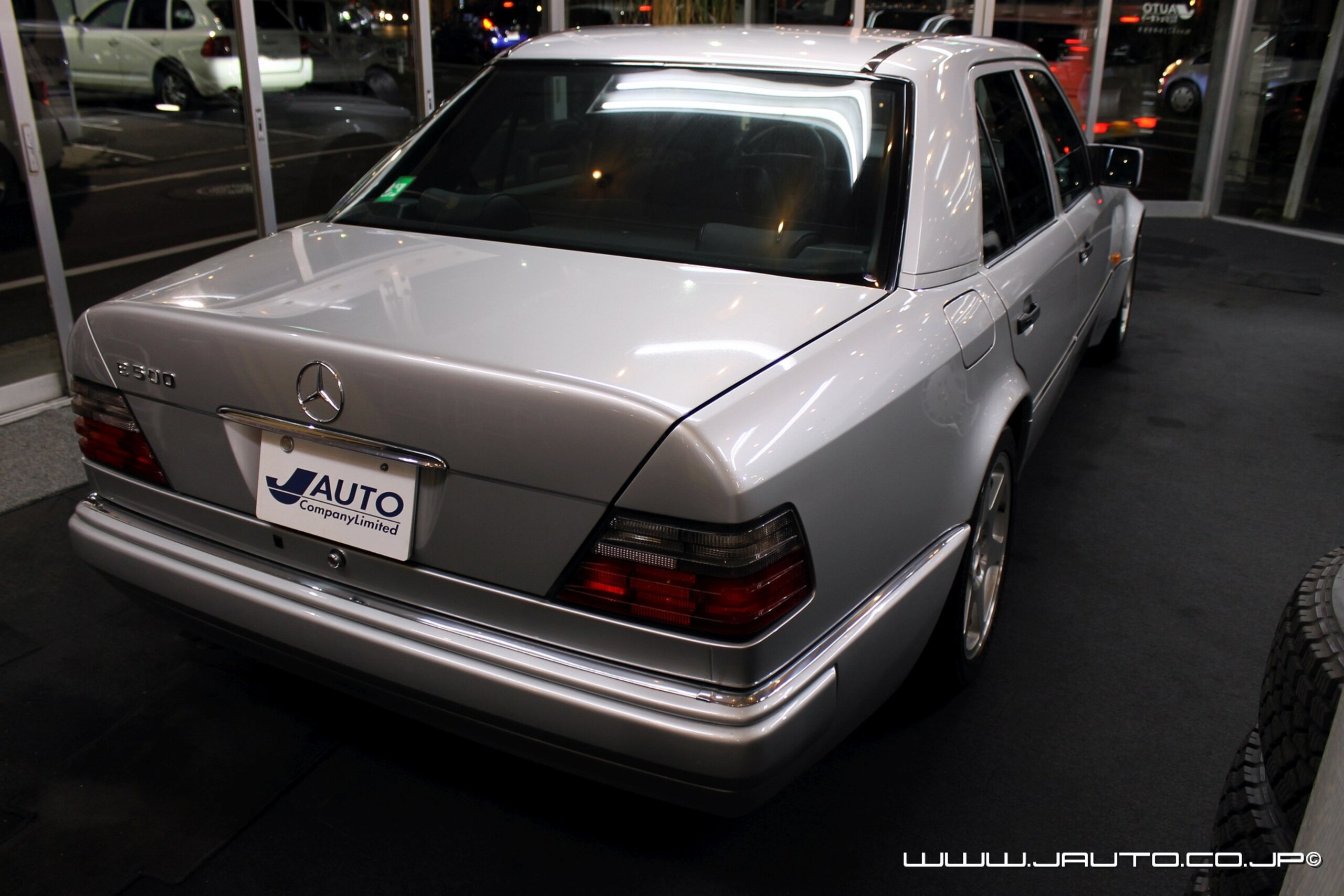 Mercedes Benz E500 (photo: 6)