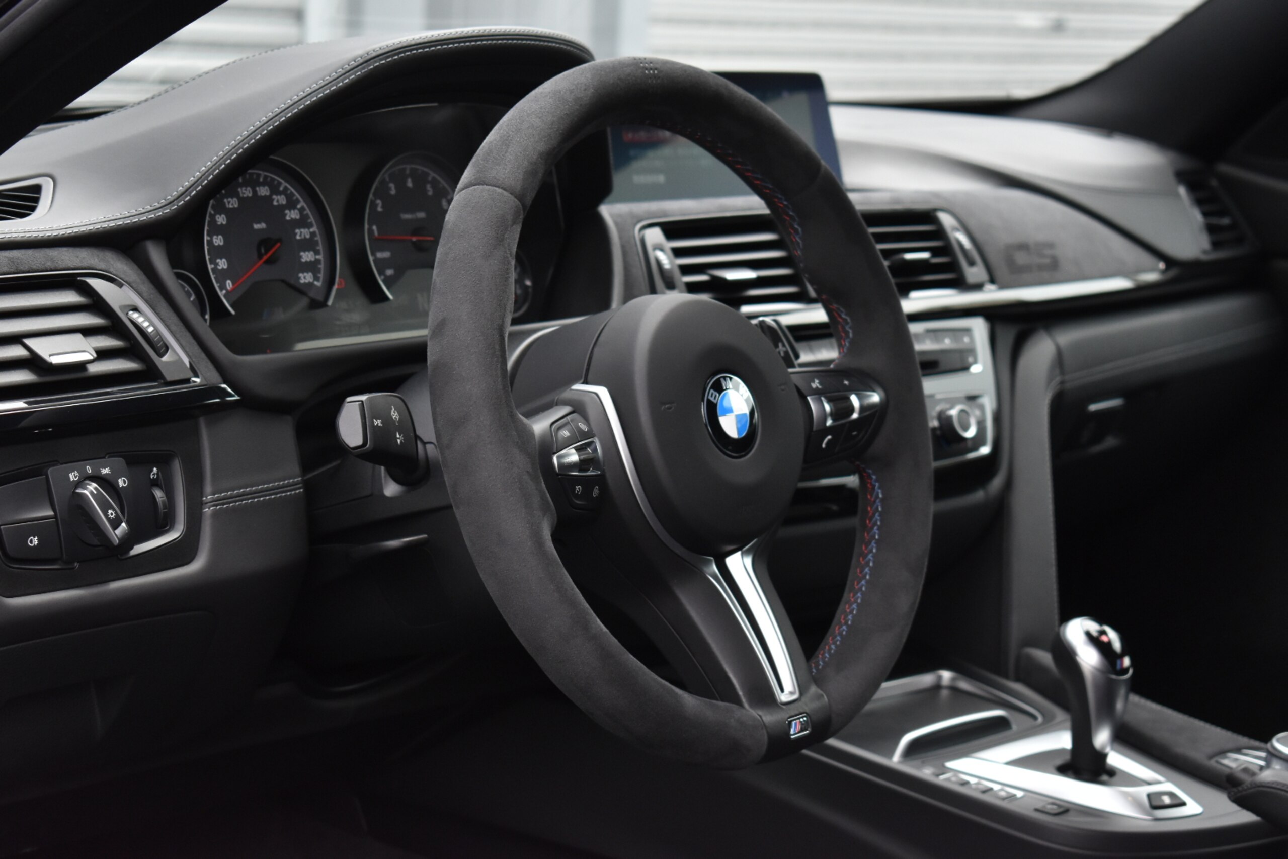 BMW M4 CS (photo: 6)
