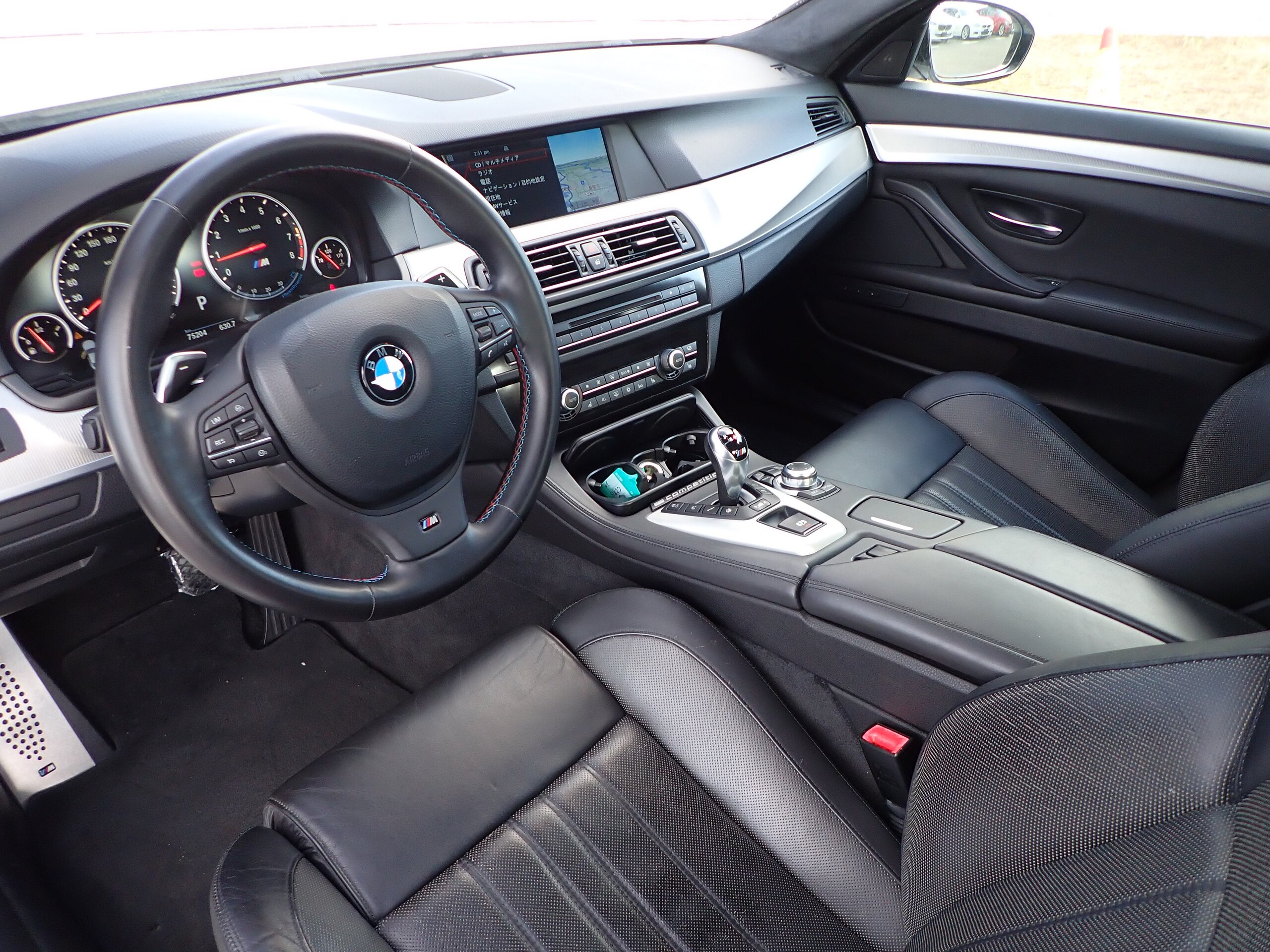 BMW M5 (photo: 10)
