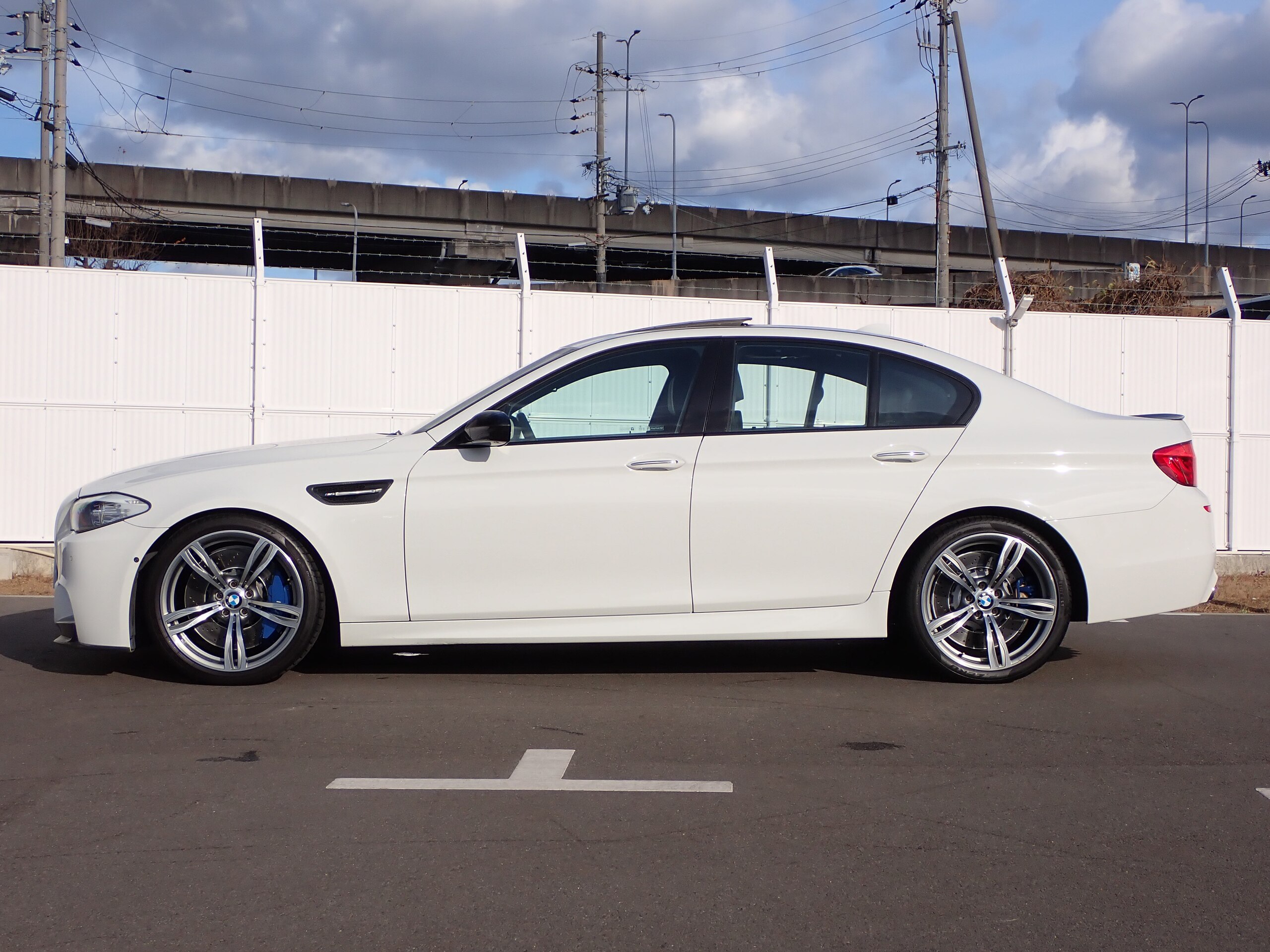 BMW M5 (photo: 3)