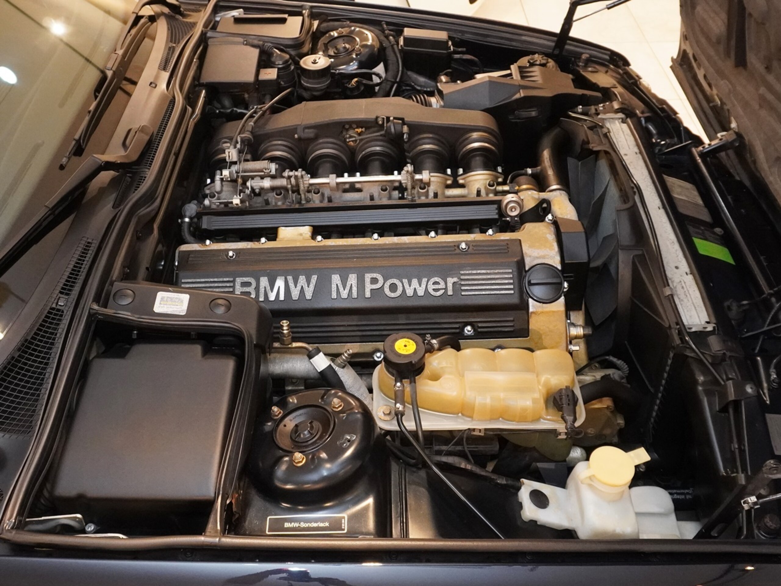 BMW M5 (photo: 8)