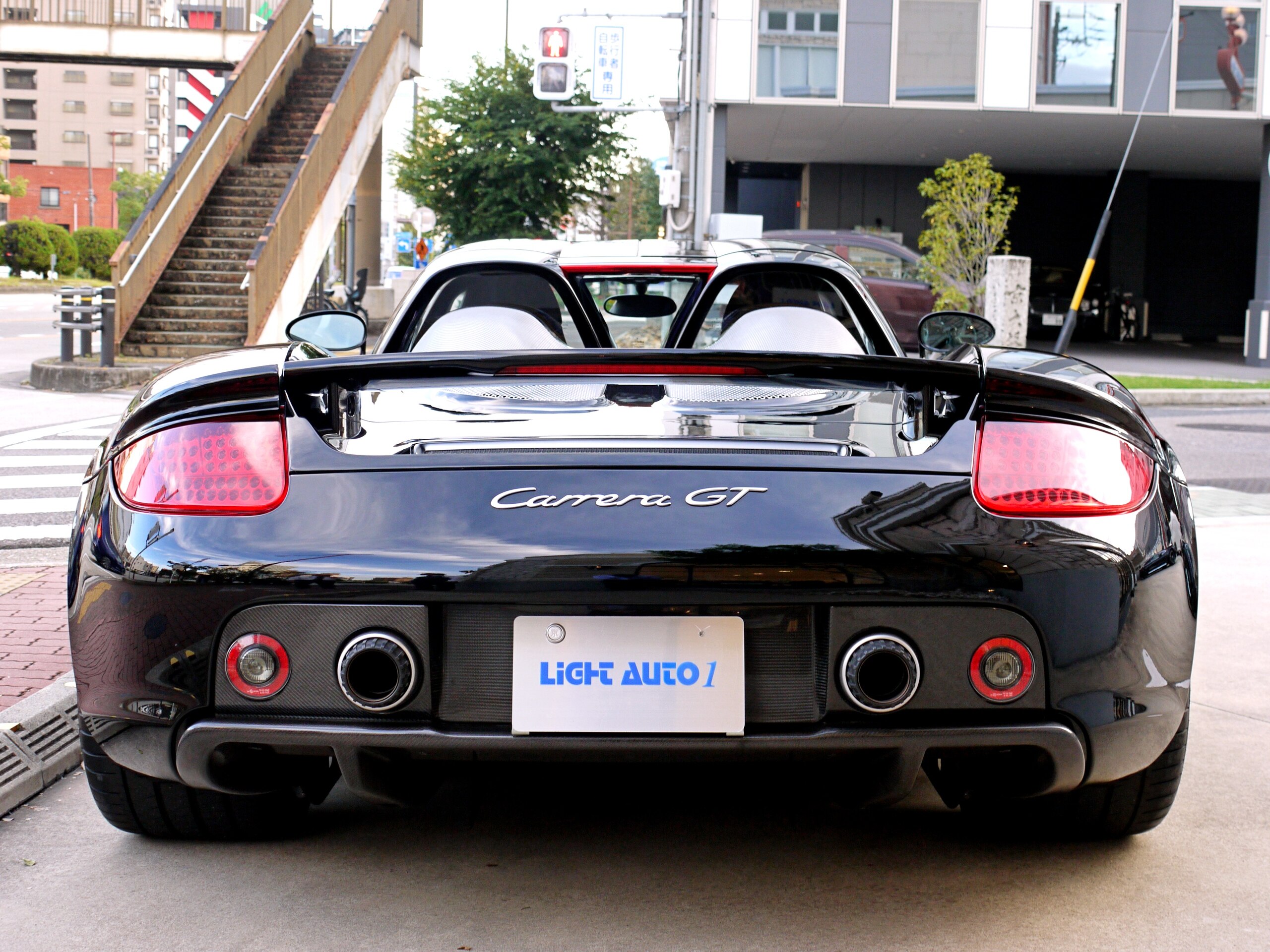 Porsche Carrera GT (photo: 7)