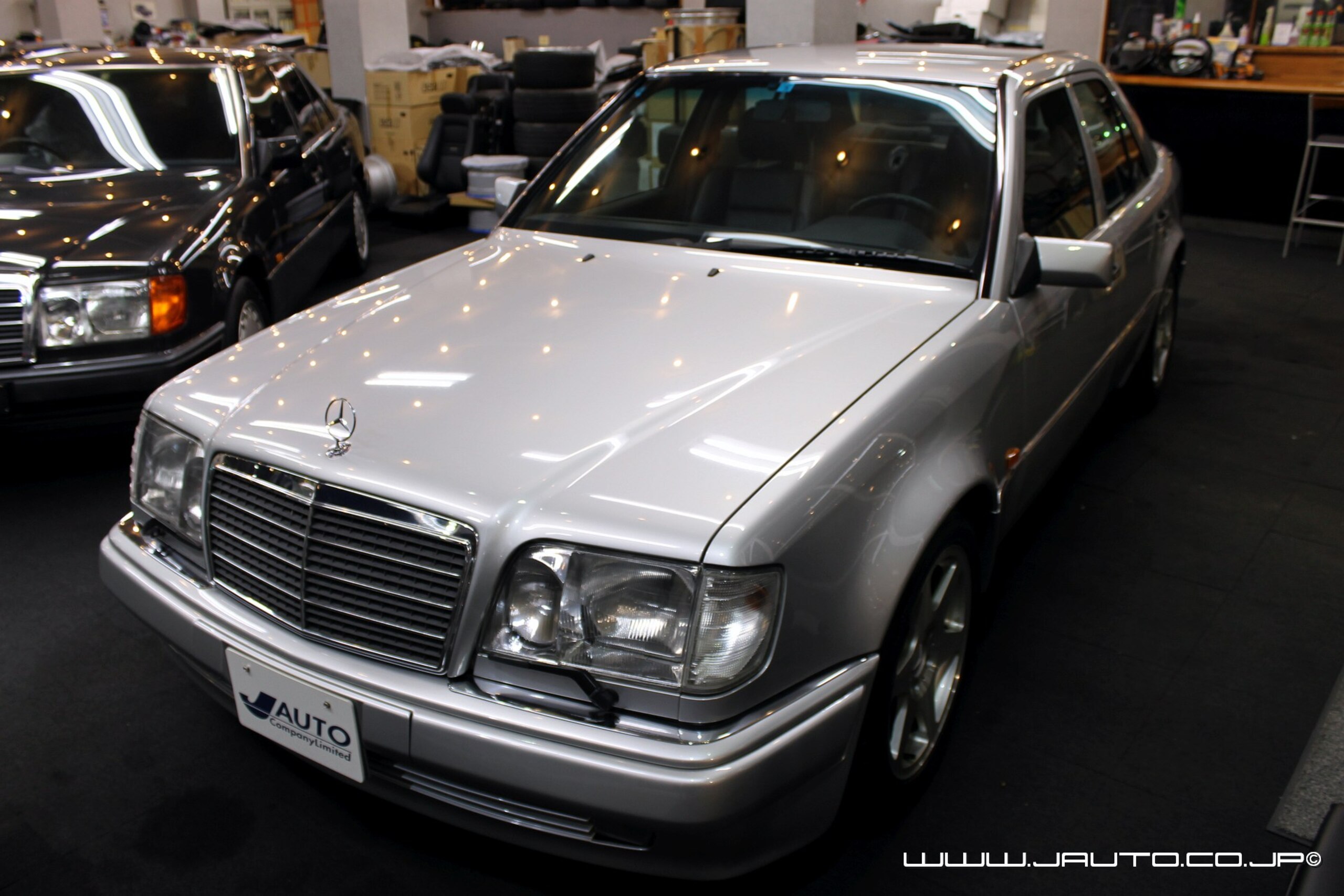 Mercedes Benz E500 (photo: 2)