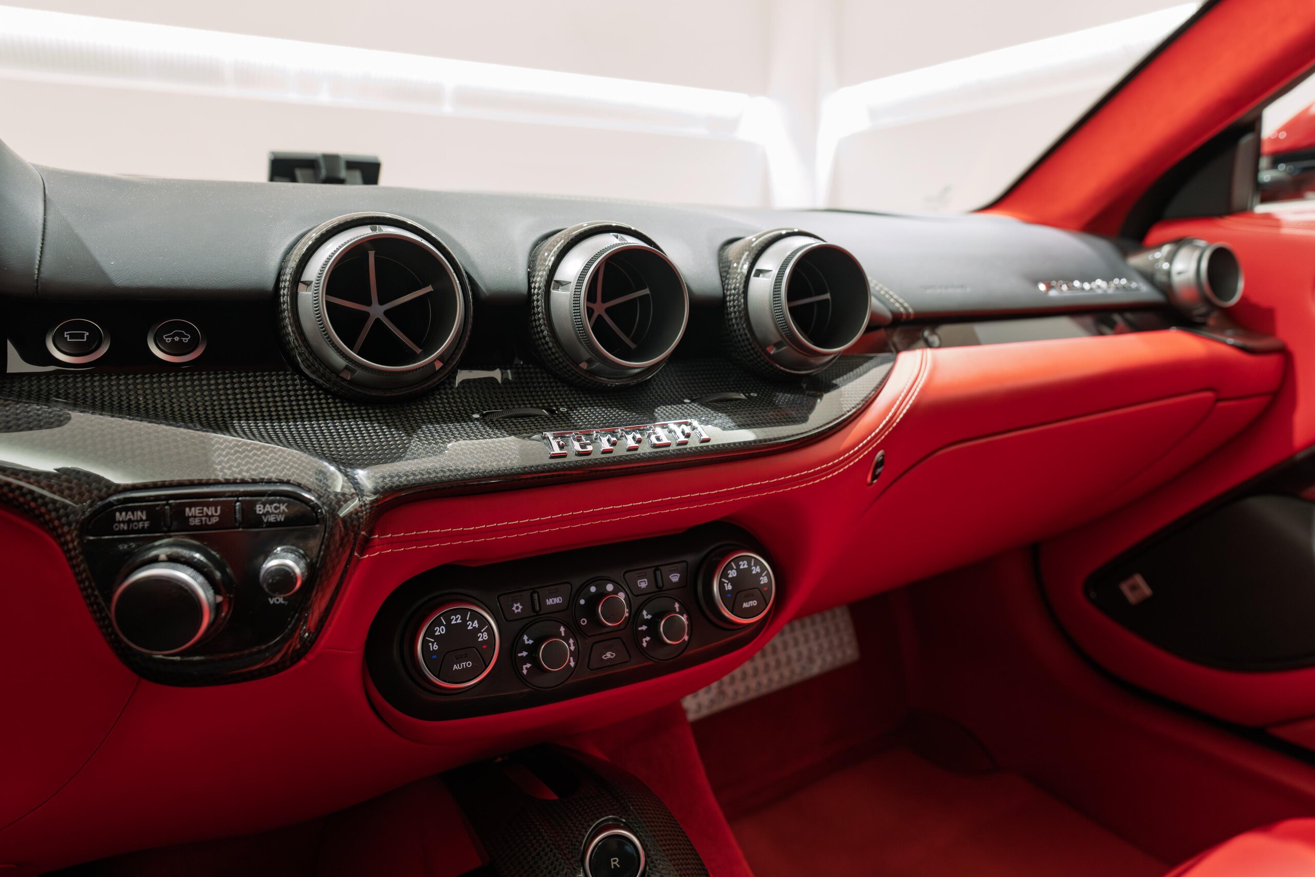 Ferrari F12 Berlinetta (photo: 9)