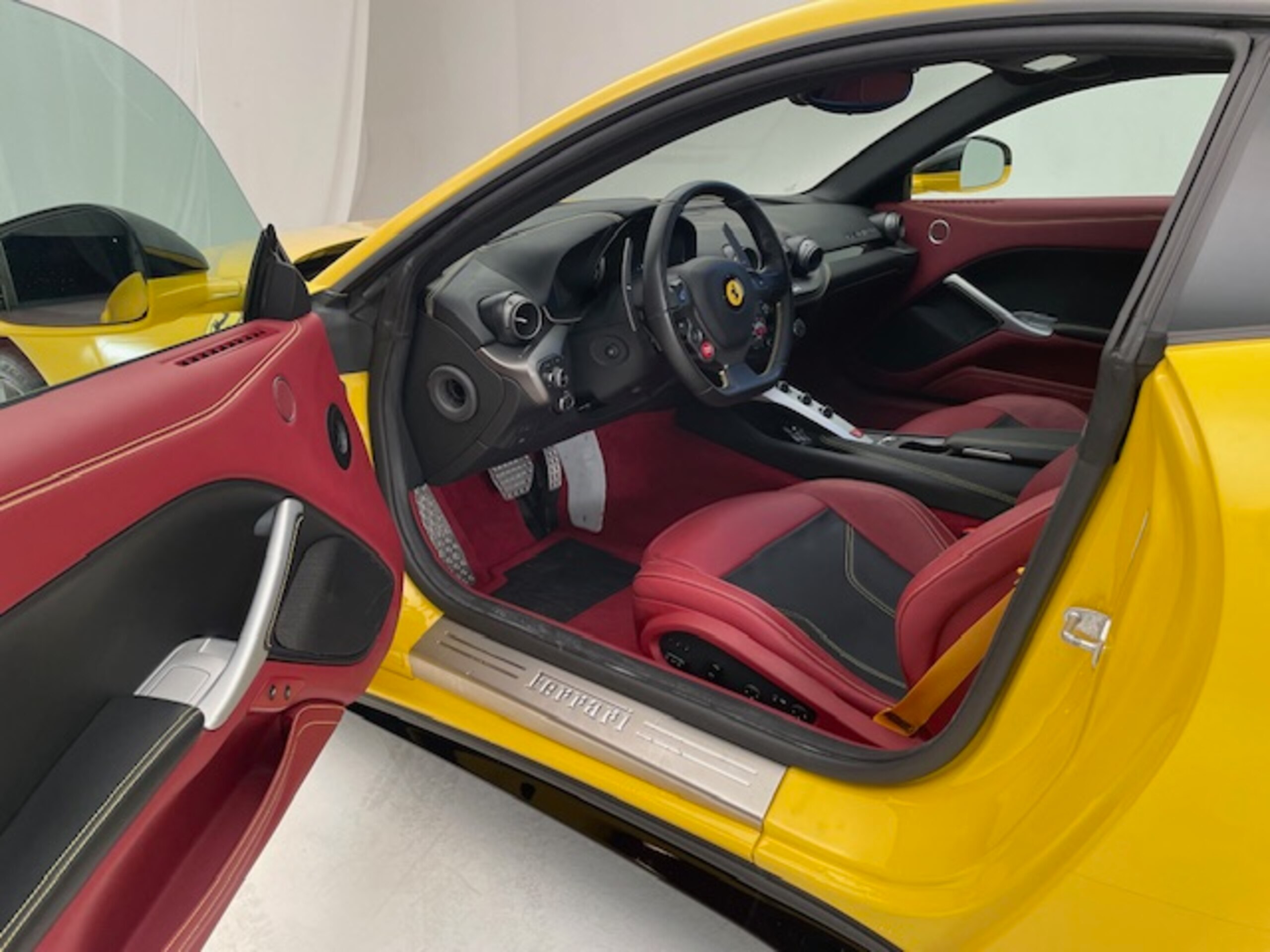 Ferrari F12 Berlinetta (photo: 5)