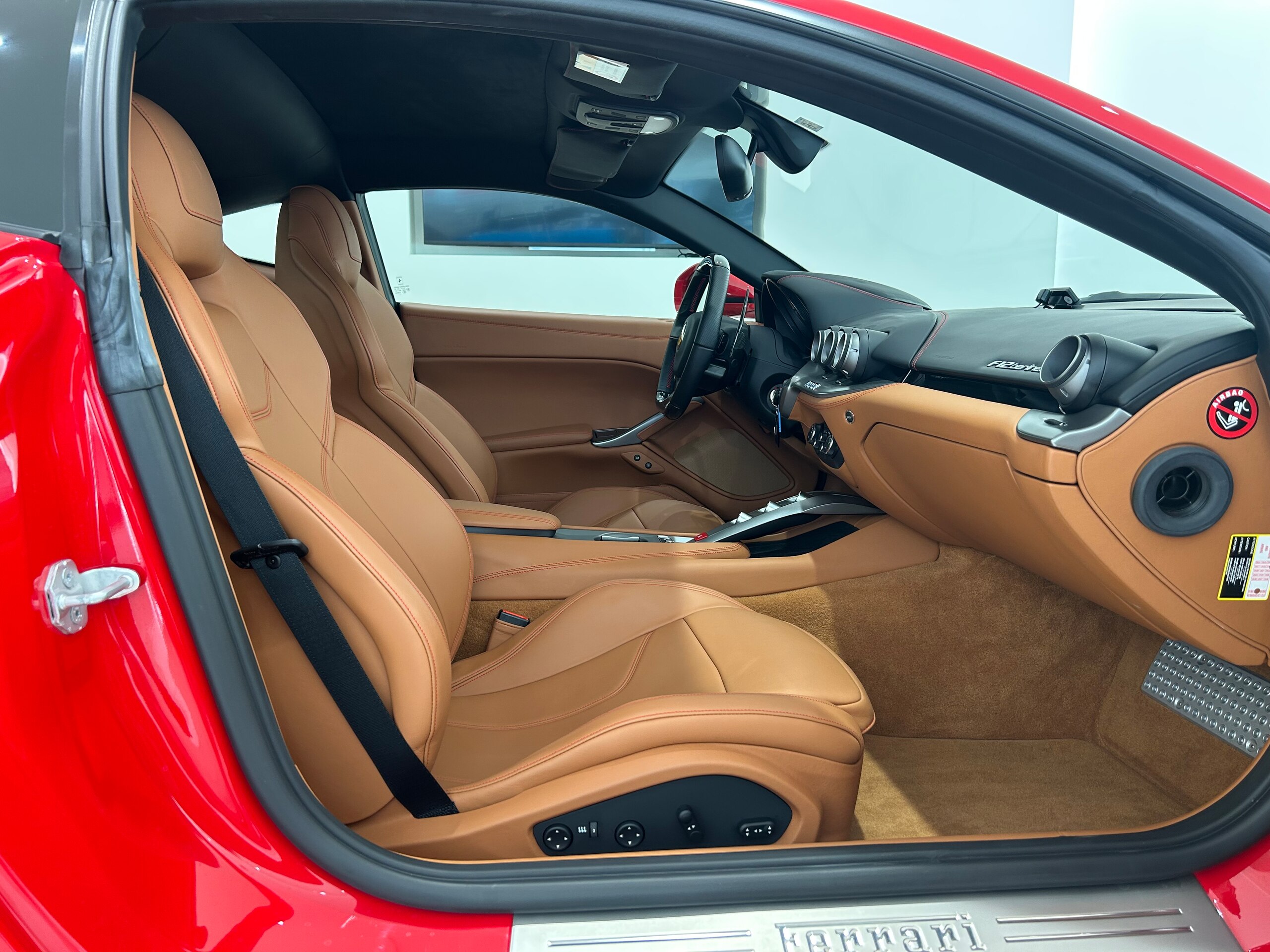Ferrari F12 Berlinetta (photo: 11)