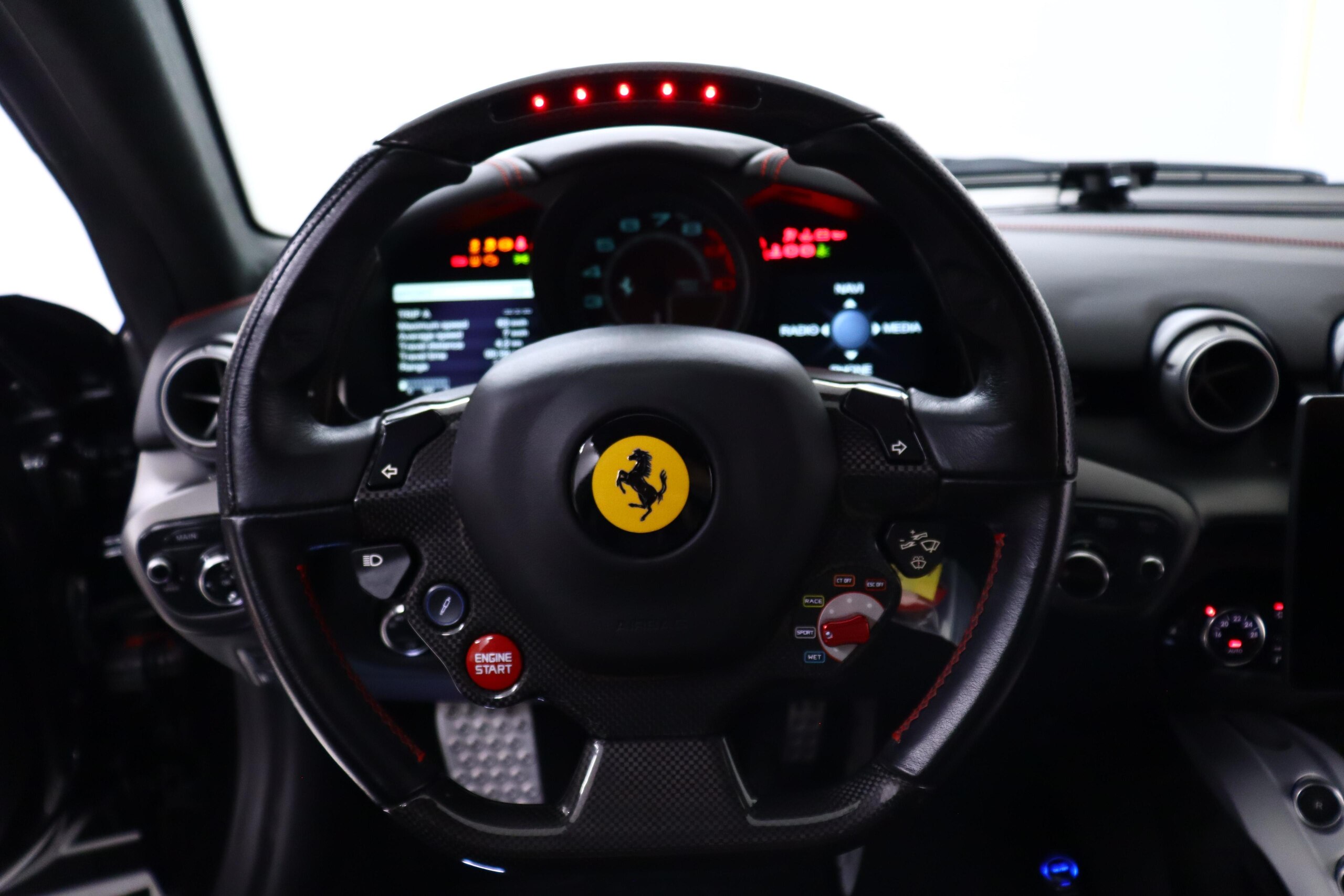 Ferrari F12 Berlinetta (photo: 9)