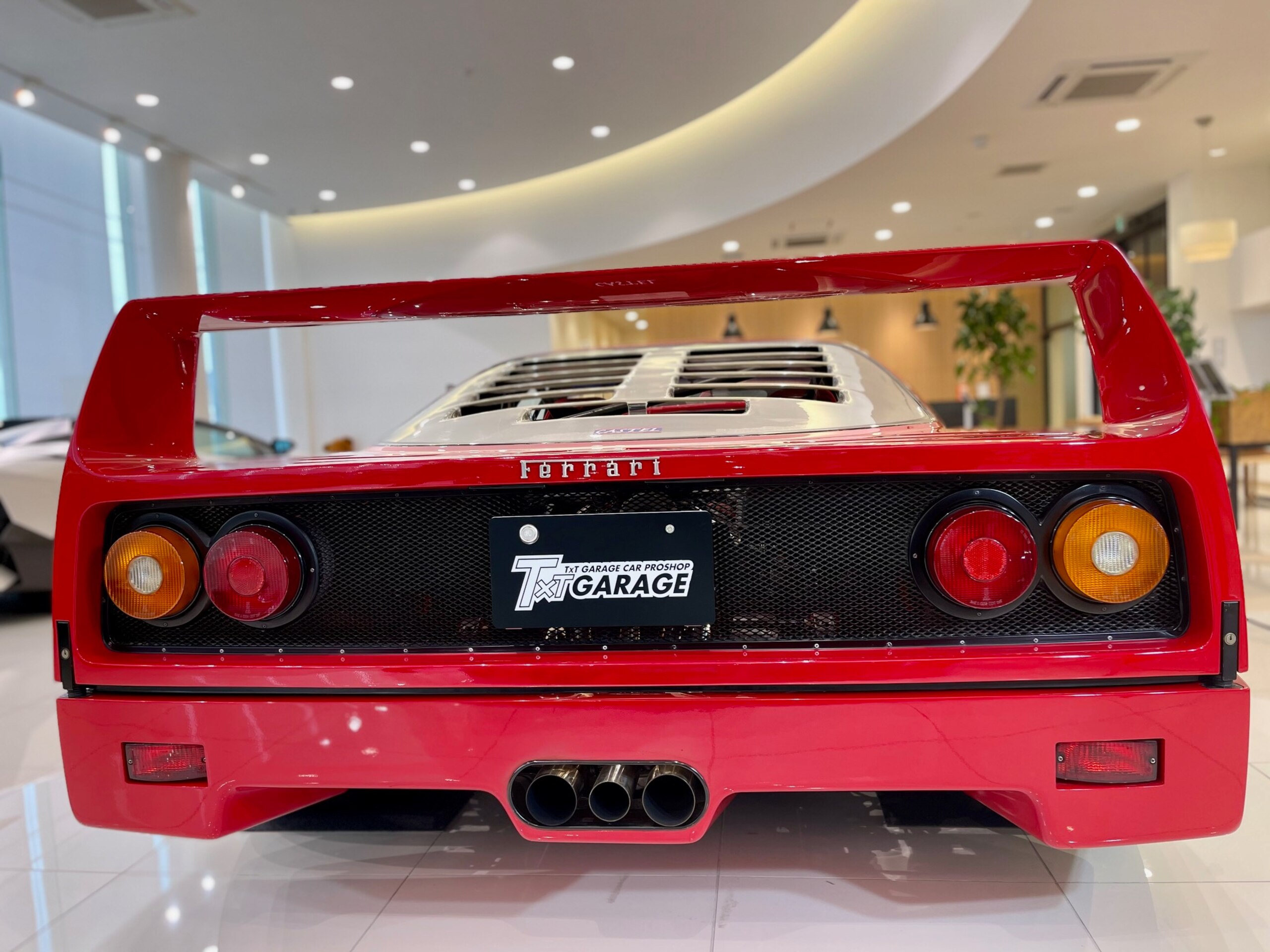 Ferrari F40 (photo: 2)