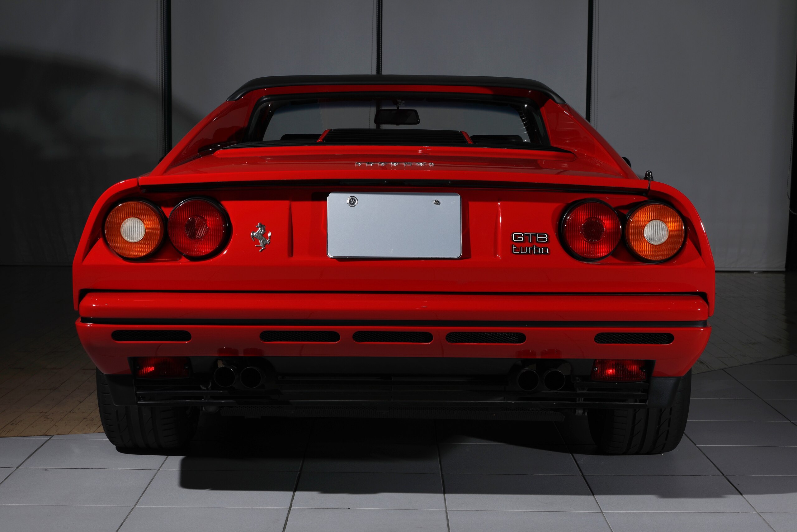 Ferrari 208 GTB Turbo (photo: 3)