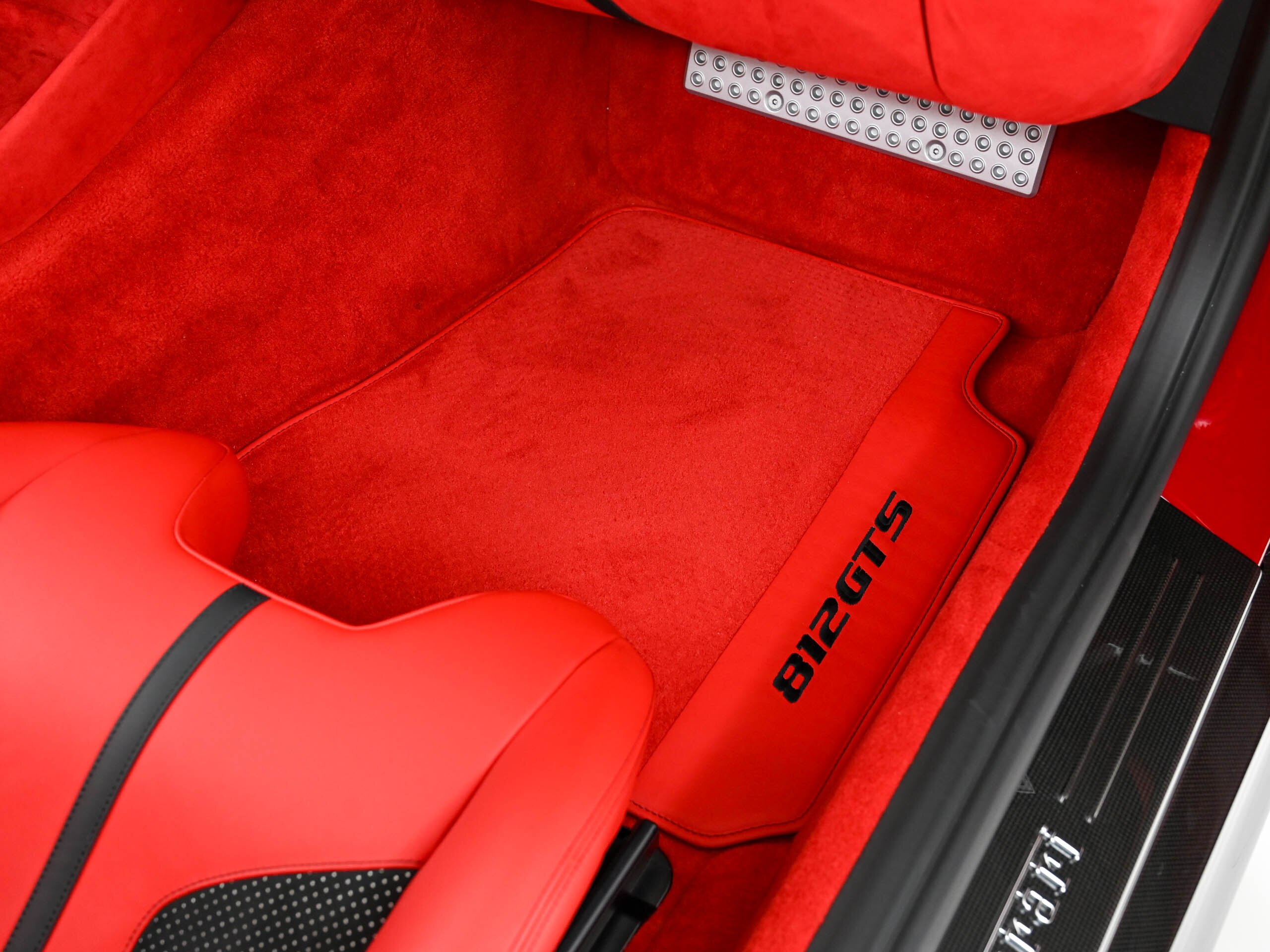 Ferrari 812GTS (photo: 12)