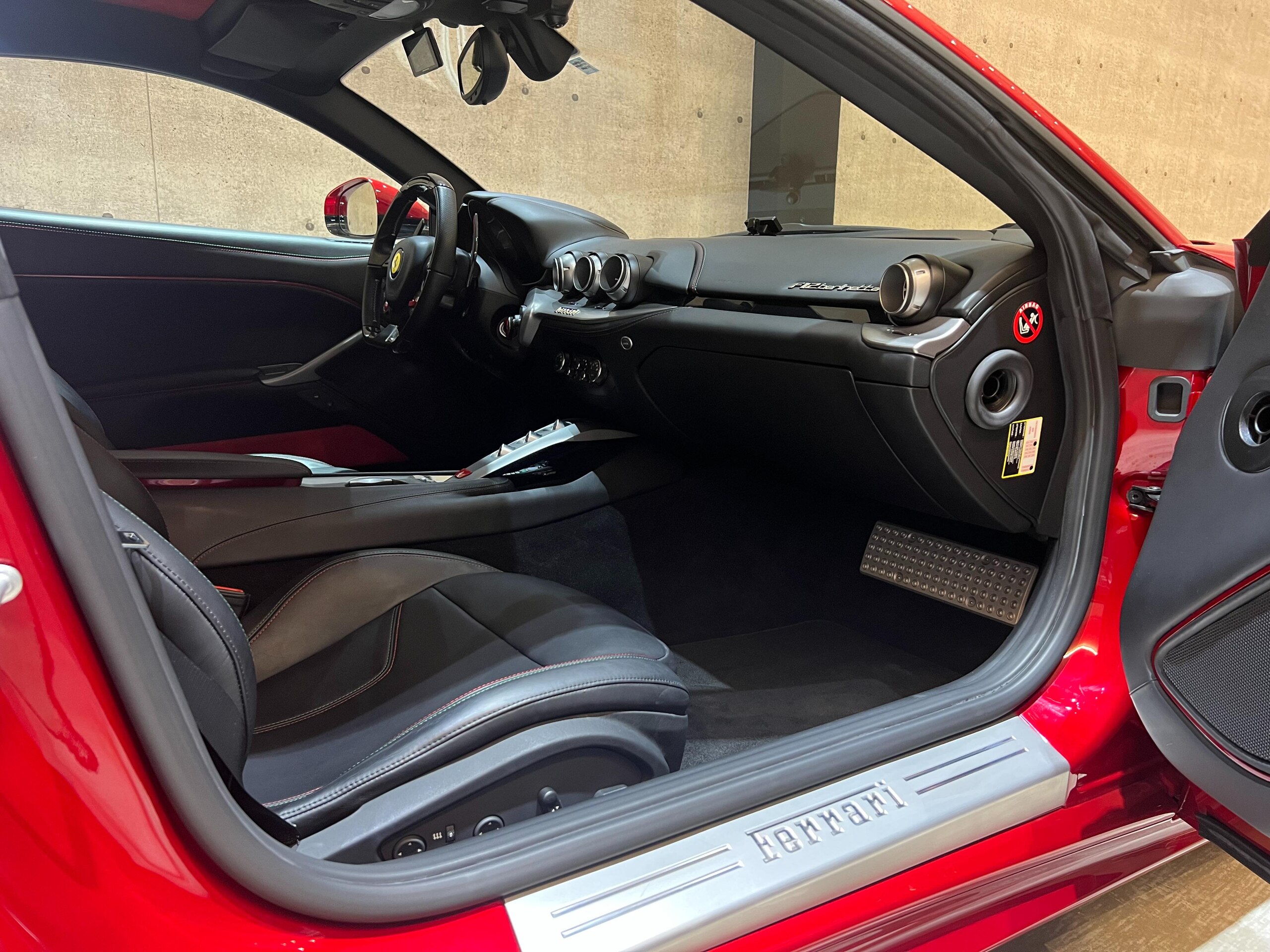 Ferrari F12 Berlinetta (photo: 10)