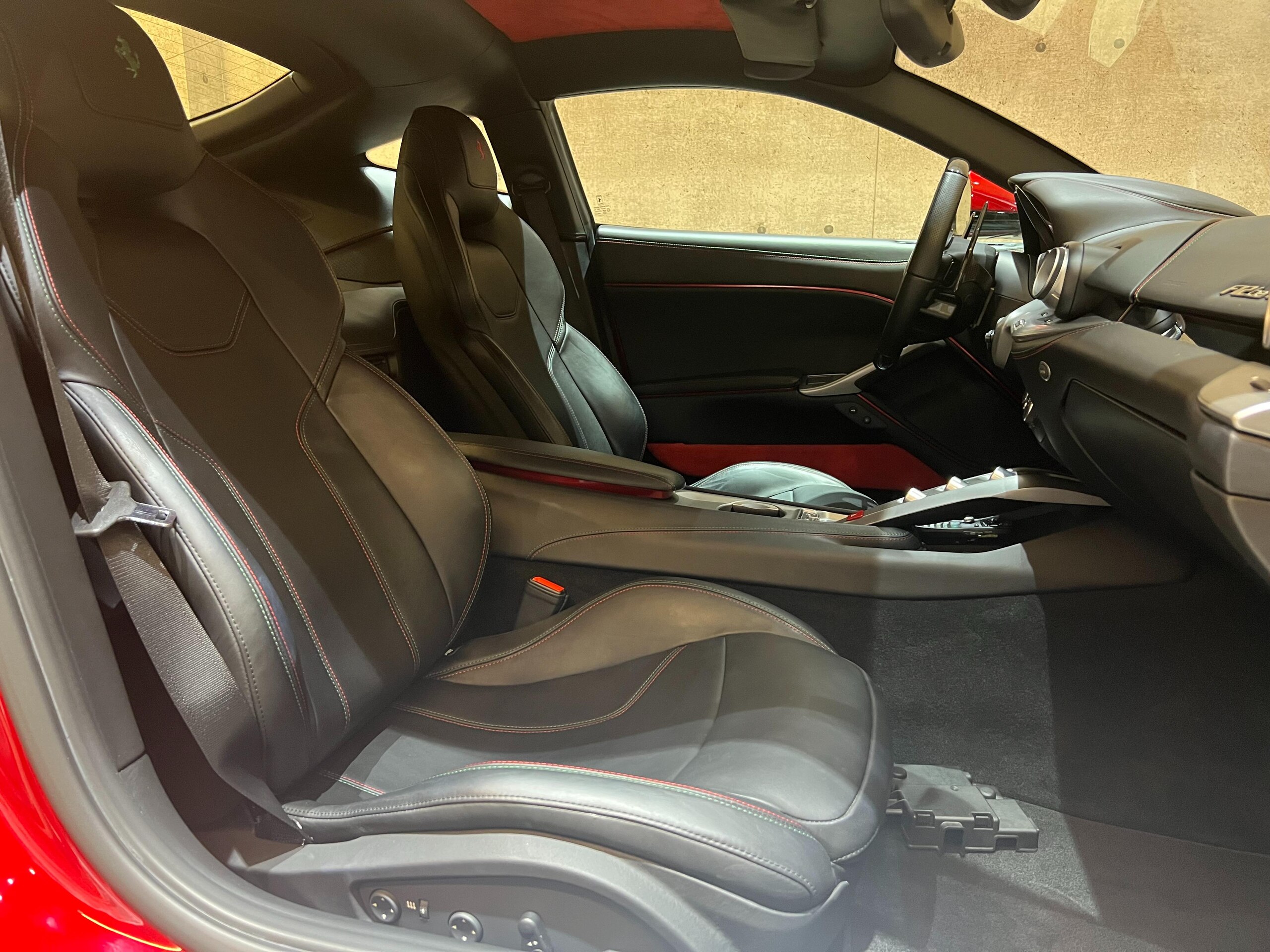 Ferrari F12 Berlinetta (photo: 11)