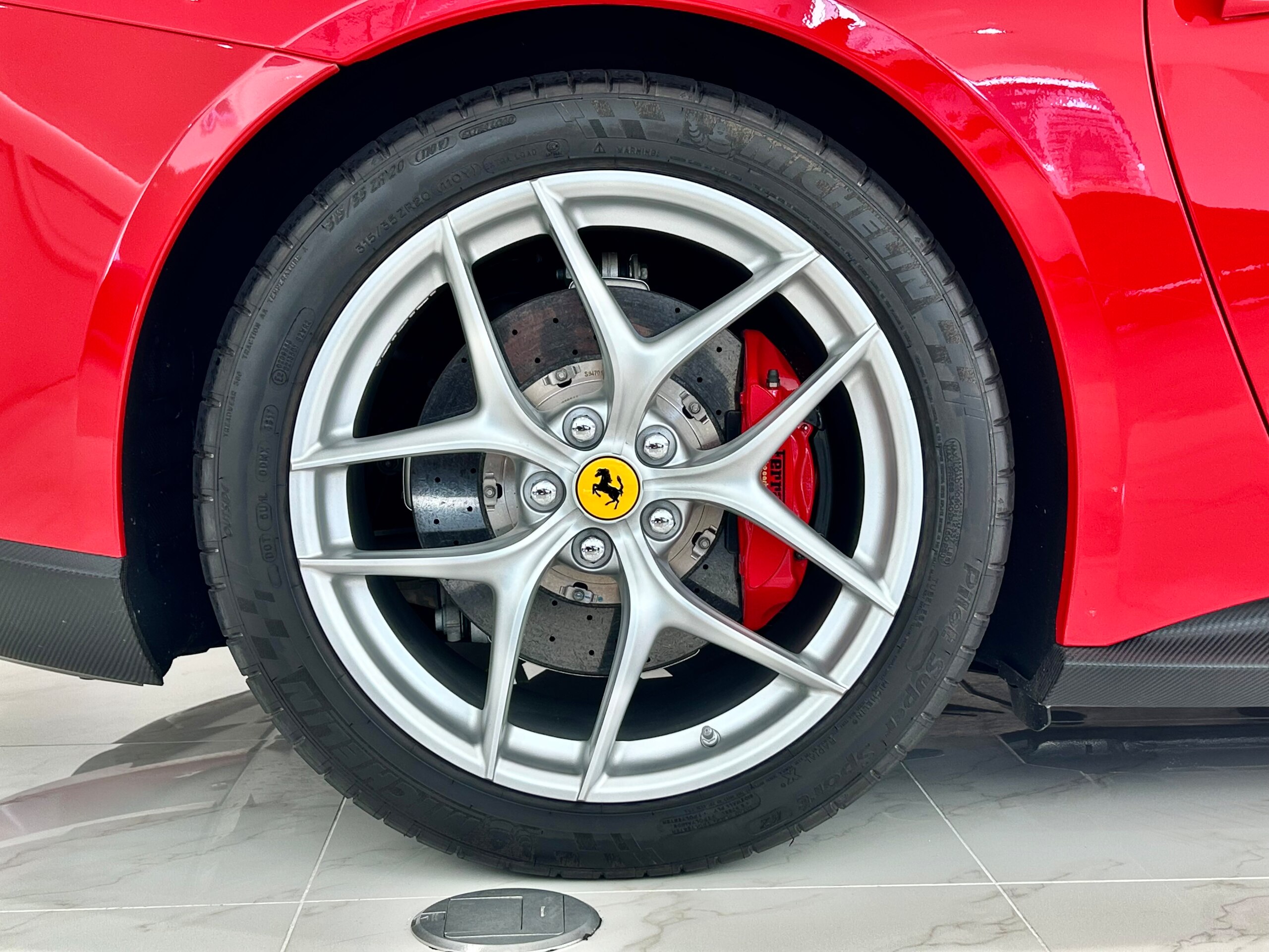 Ferrari F12 Berlinetta (photo: 16)