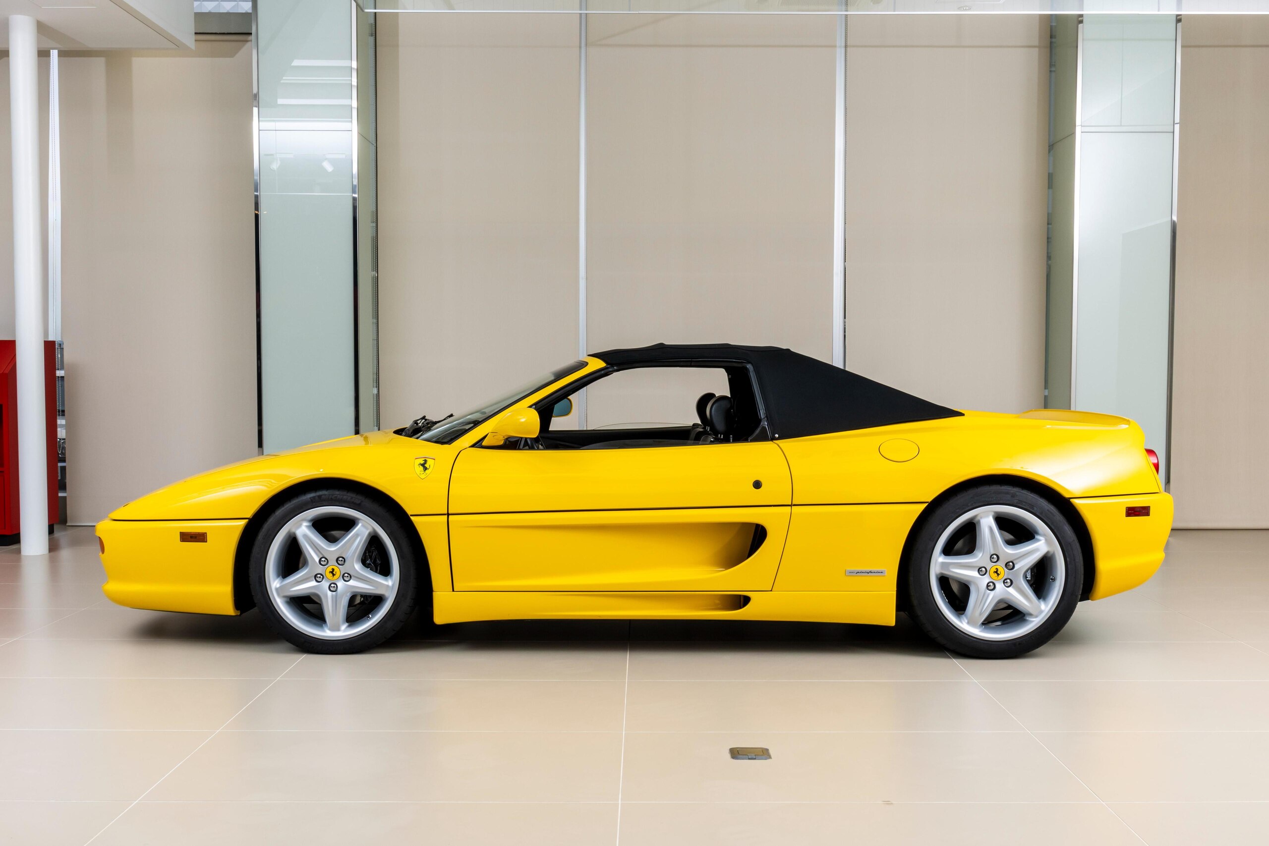 Ferrari F355 Spider (photo: 9)