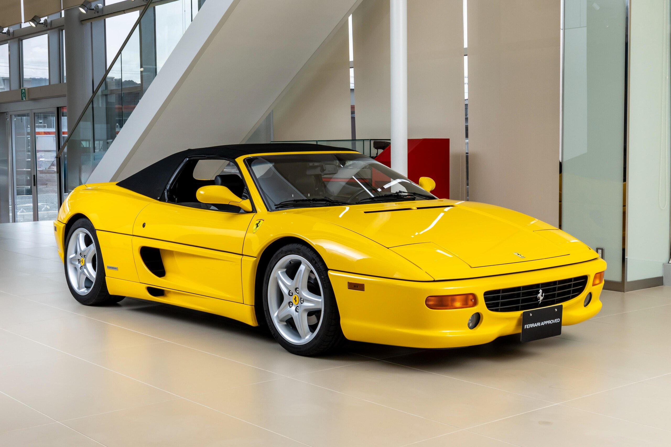 Ferrari F355 Spider (photo: 2)