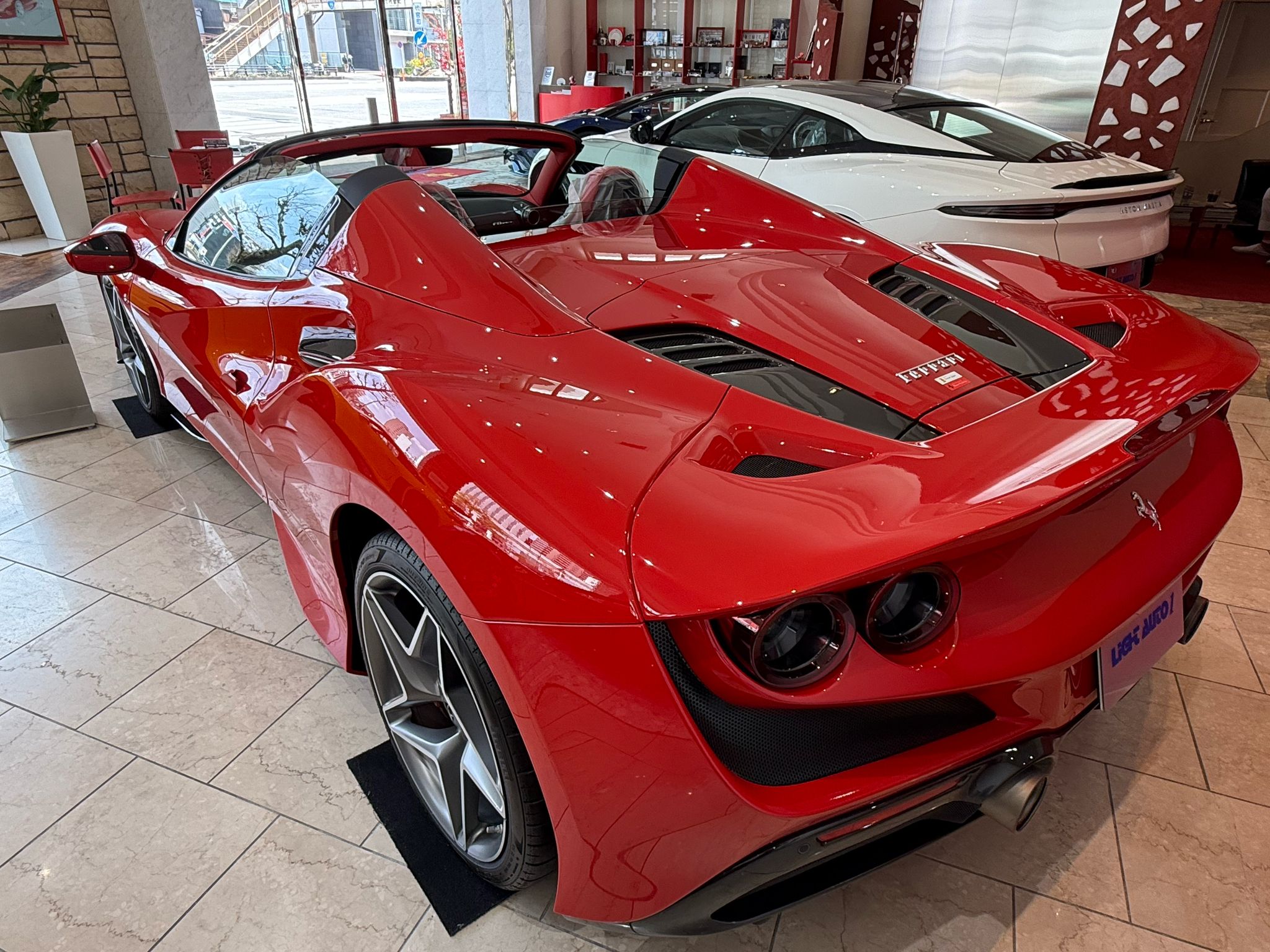 Ferrari F8 Spider (photo: 2)