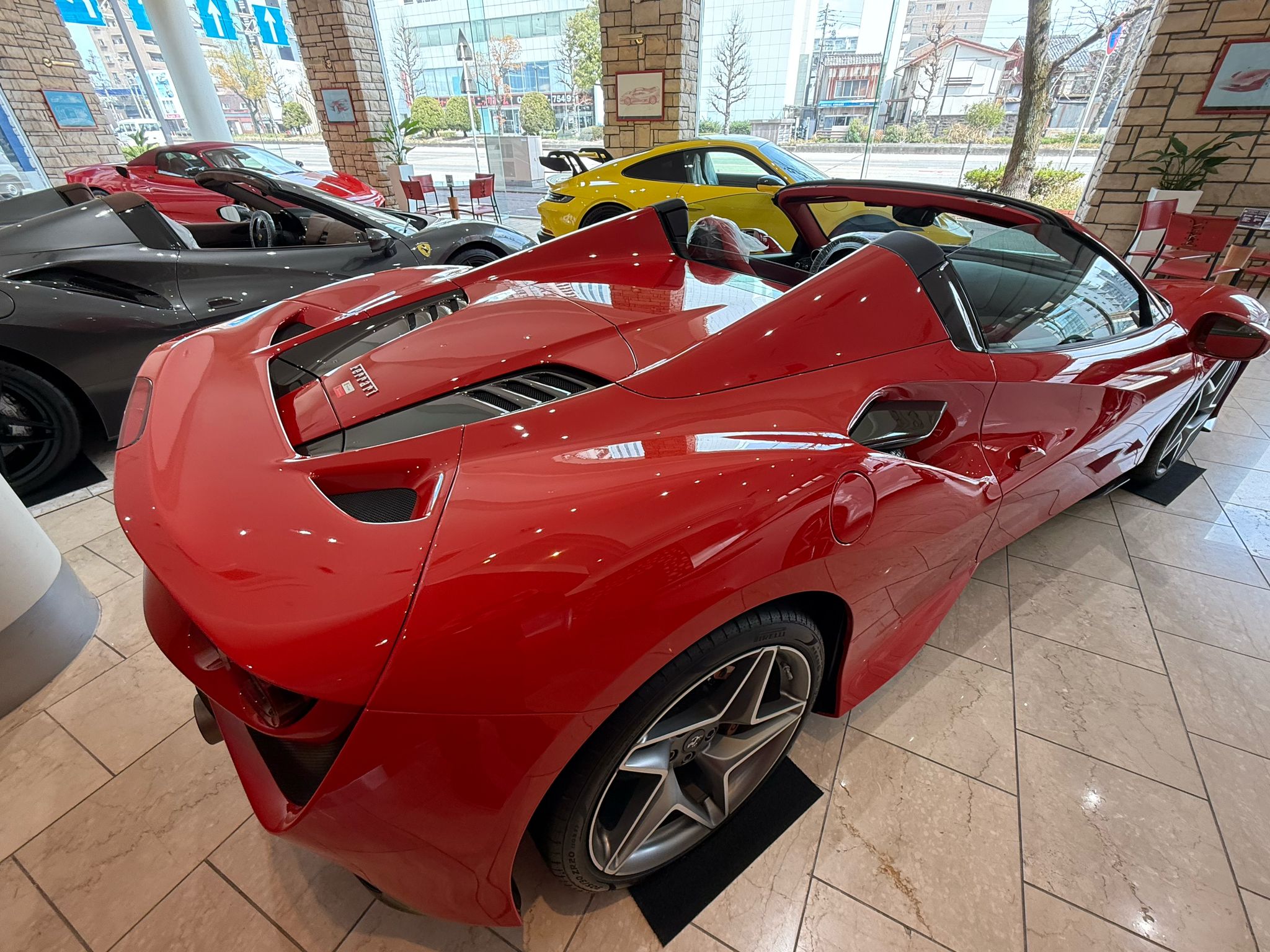 Ferrari F8 Spider (photo: 1)
