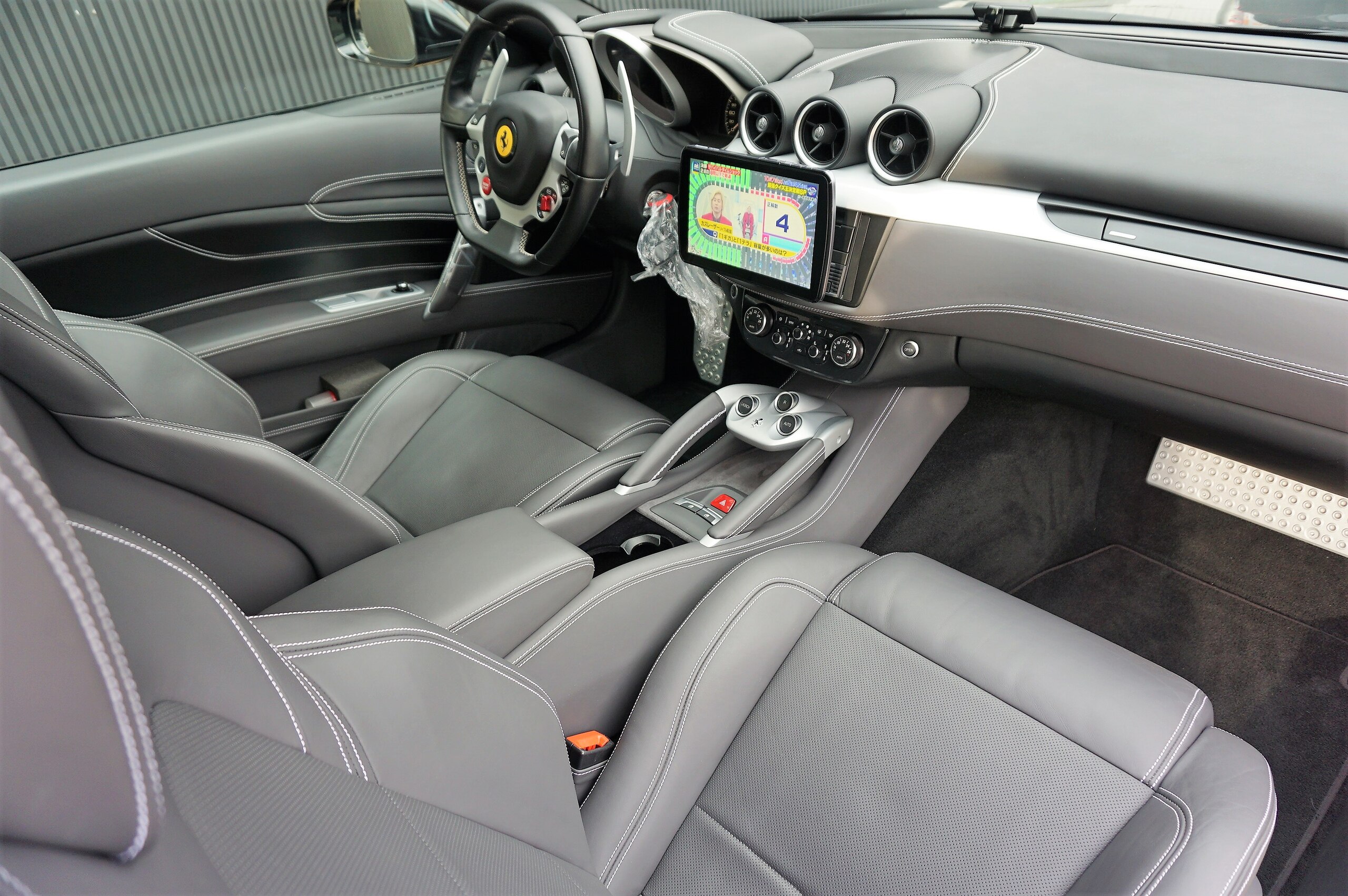 Ferrari FF (photo: 11)