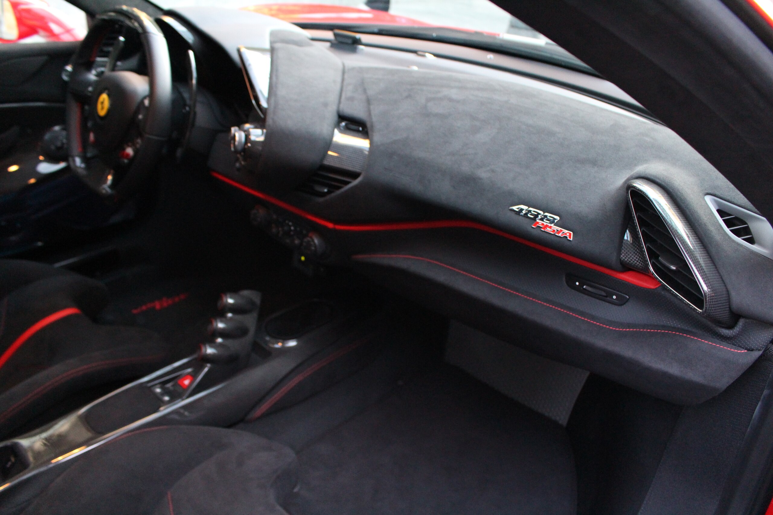 Ferrari 488 Pista (photo: 11)