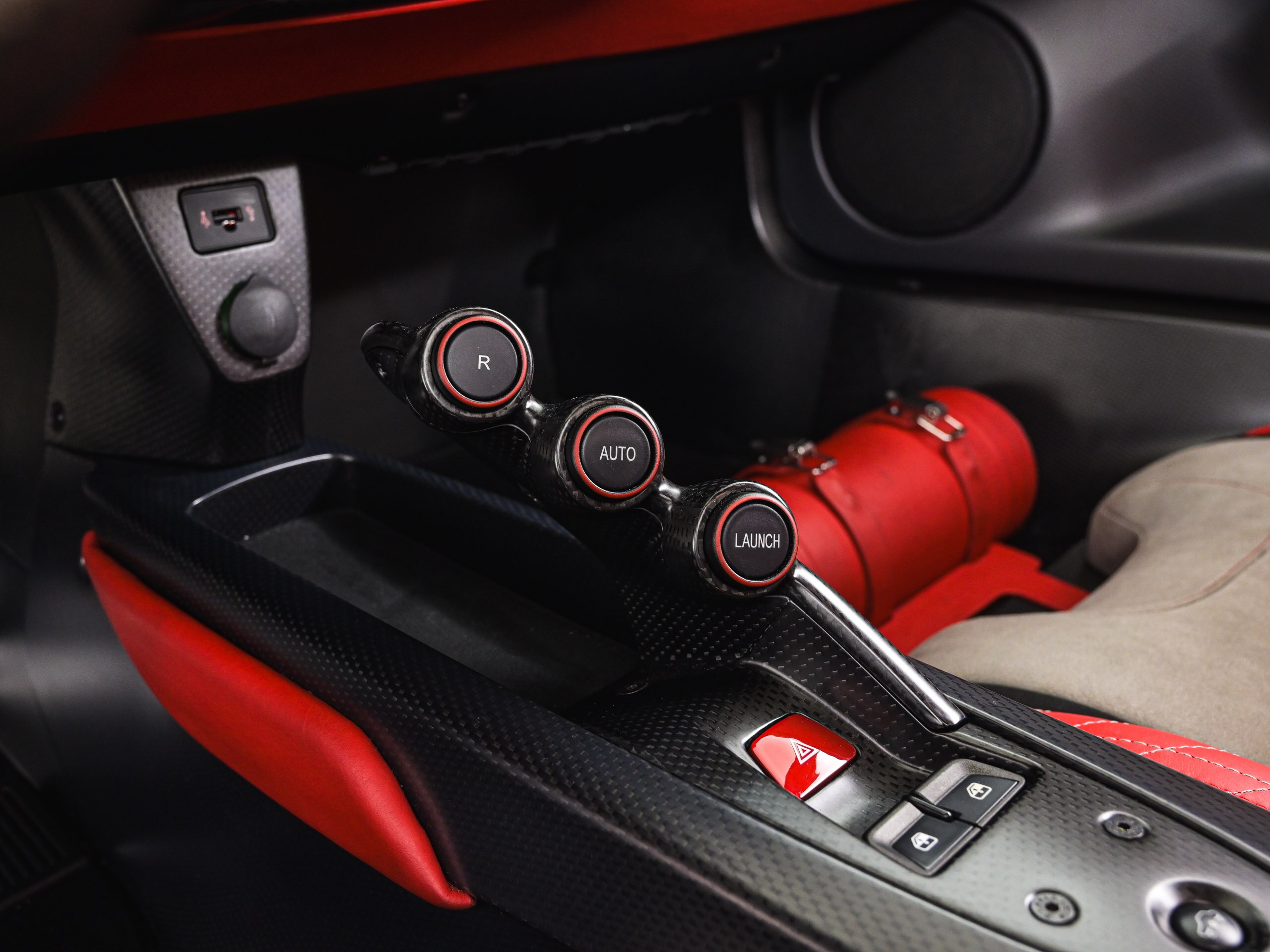 Ferrari LaFerrari (photo: 9)