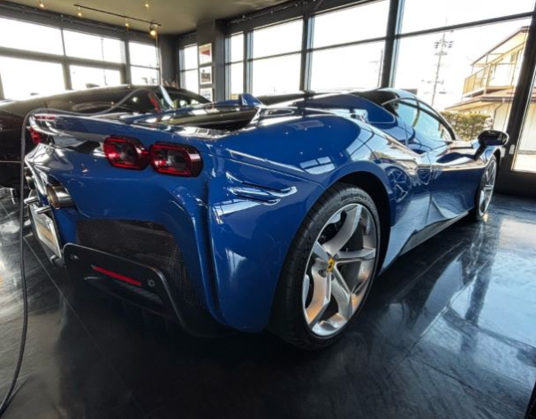 Ferrari SF90 Spider Tailor Made (photo: 3)