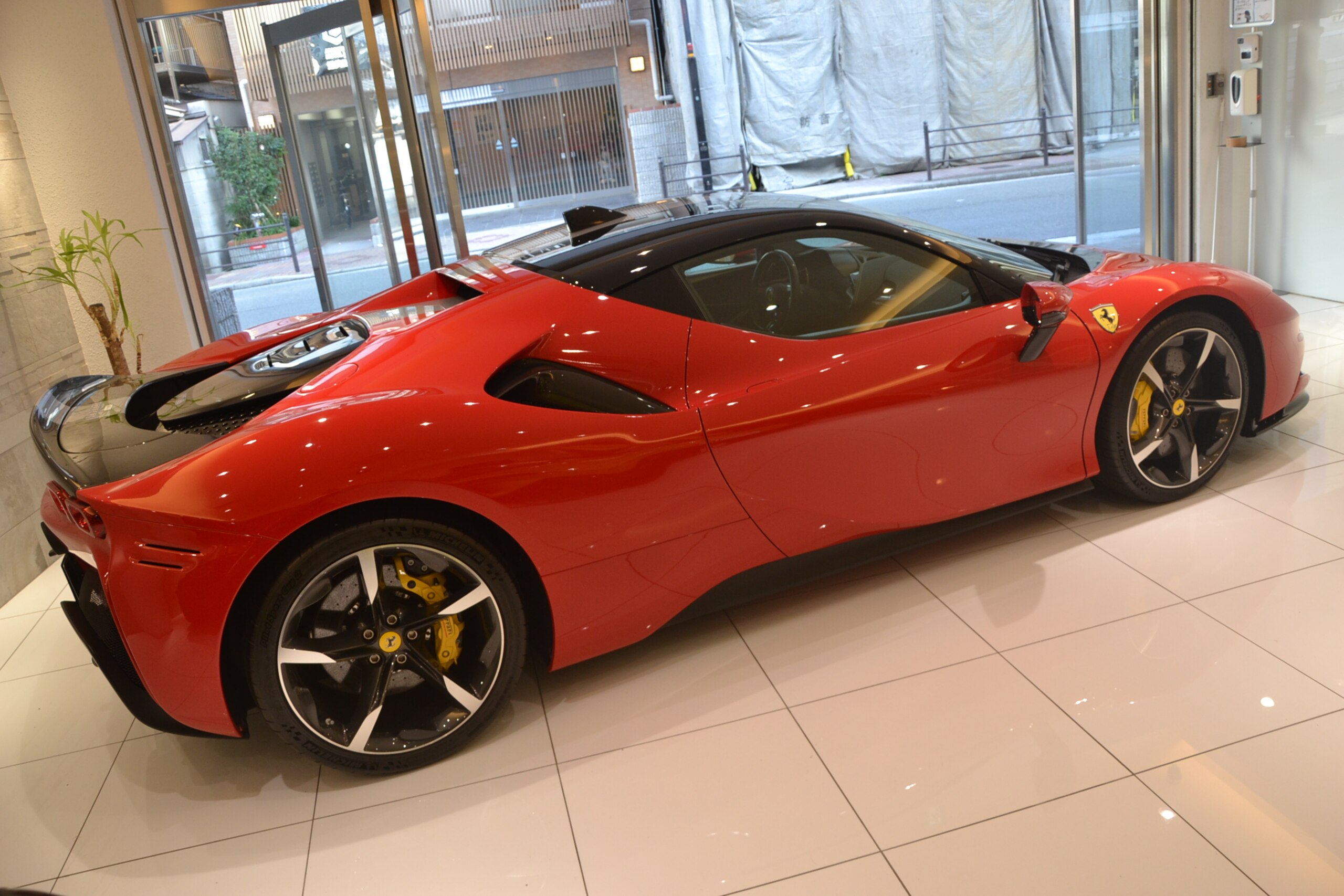 Ferrari SF90 Stradale (photo: 3)