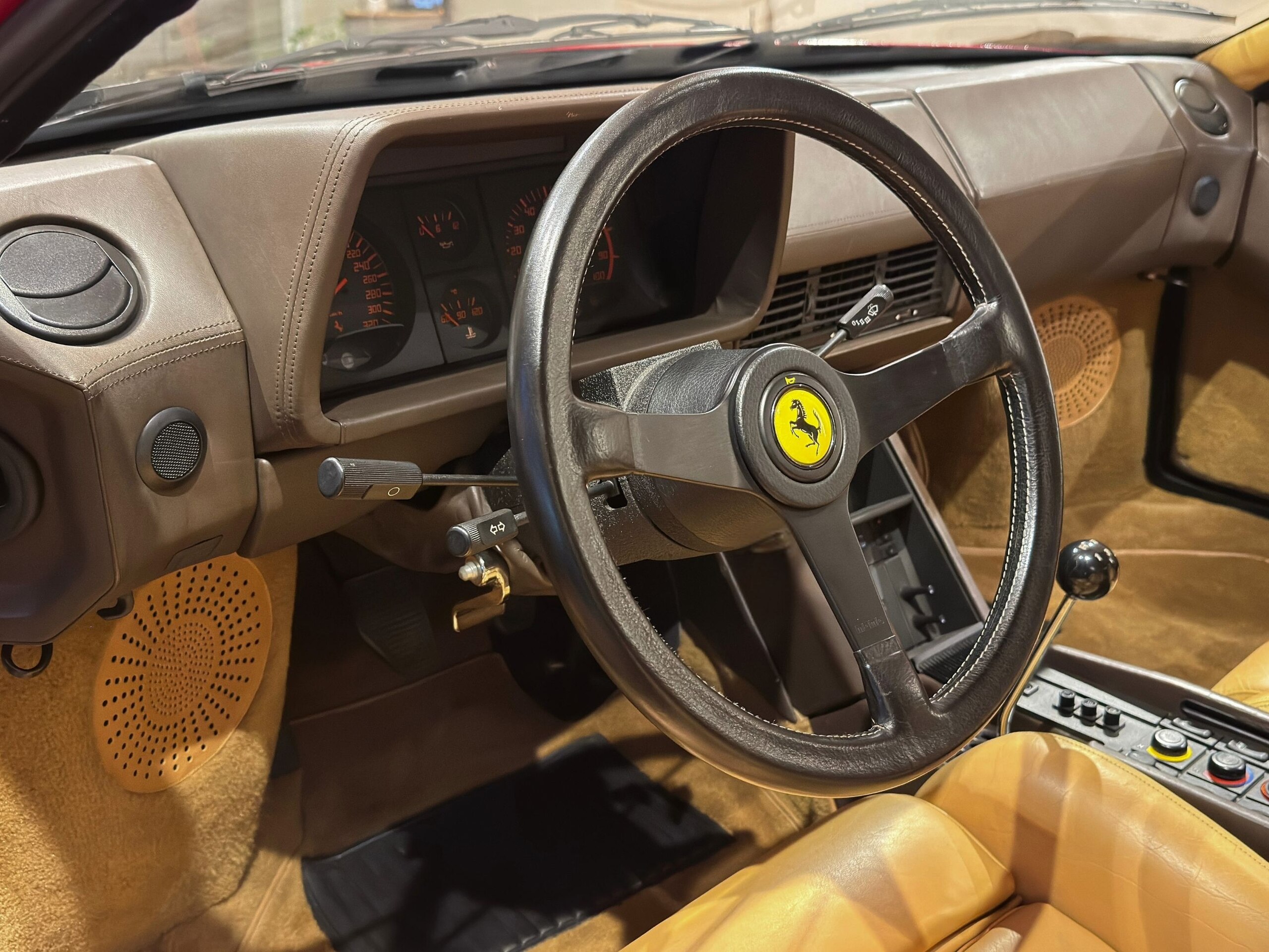 Ferrari Testarossa (photo: 10)